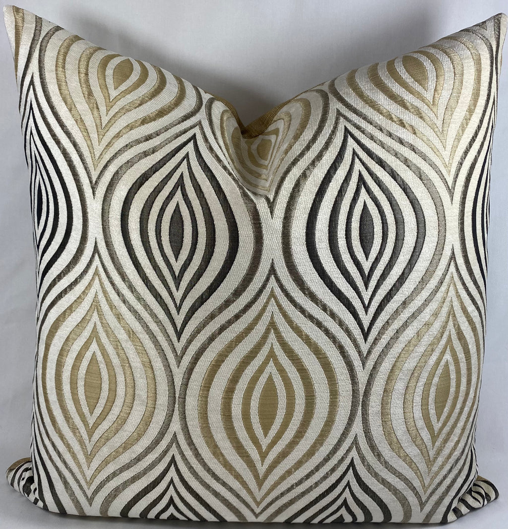 Luxury Pillow – 24" × 24" – Koza Cream