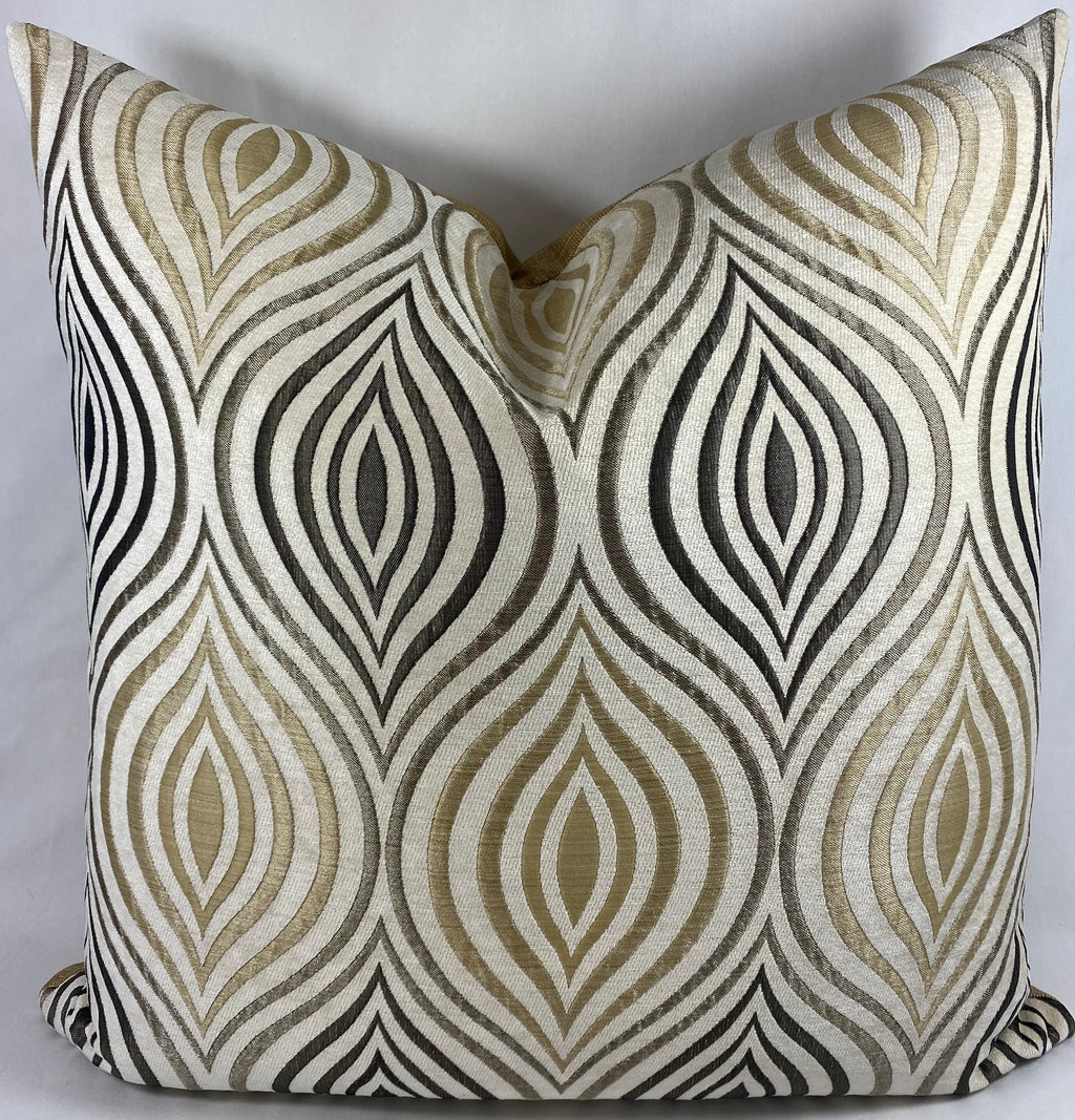 Luxury Pillow – 24" × 24" – Koza Cream