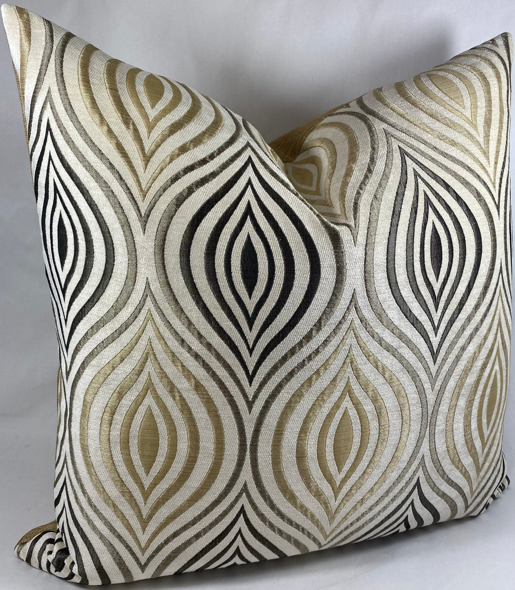 Luxury Pillow – 24" × 24" – Koza Cream