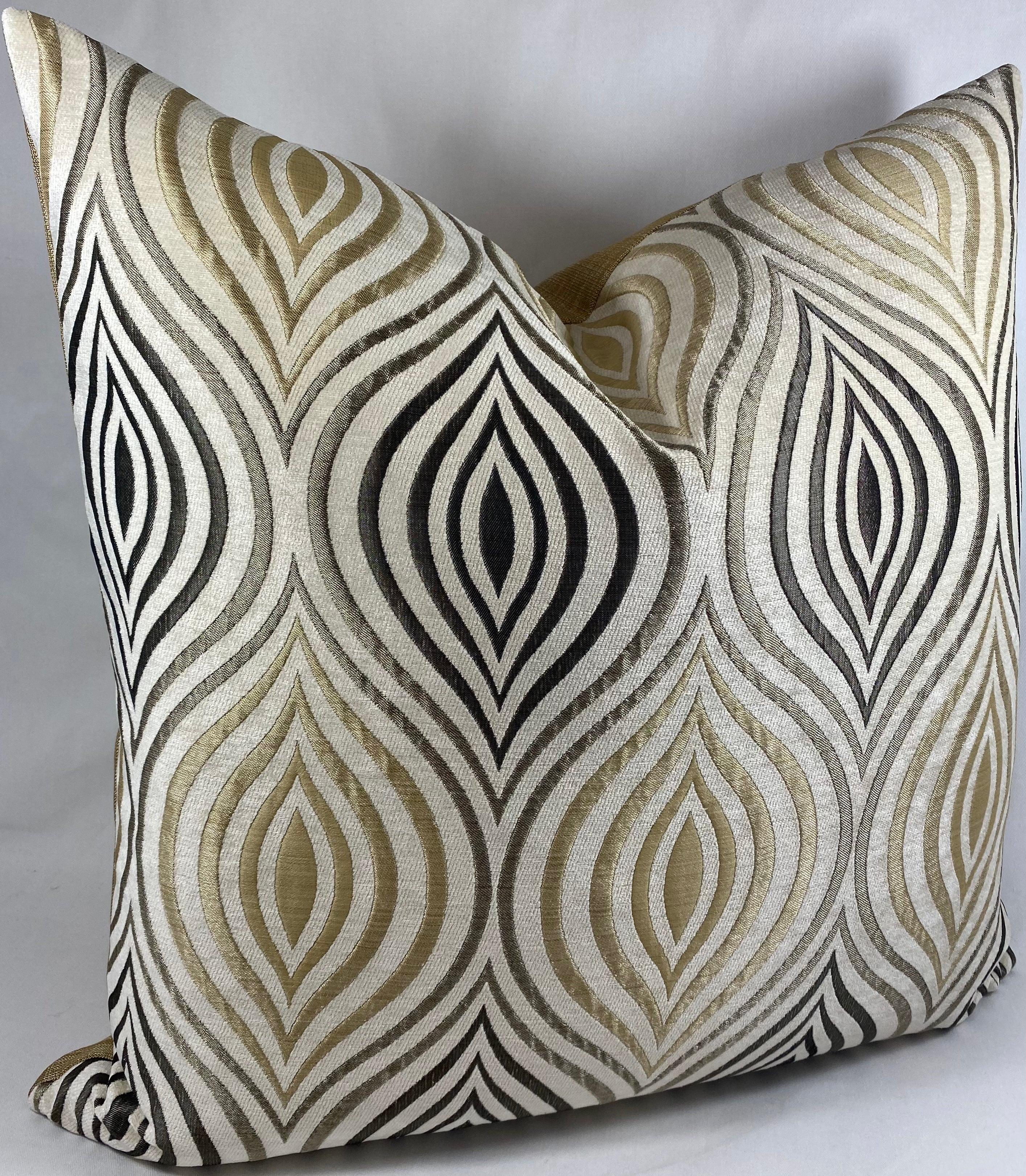 Luxury Pillow – 24" × 24" – Koza Cream