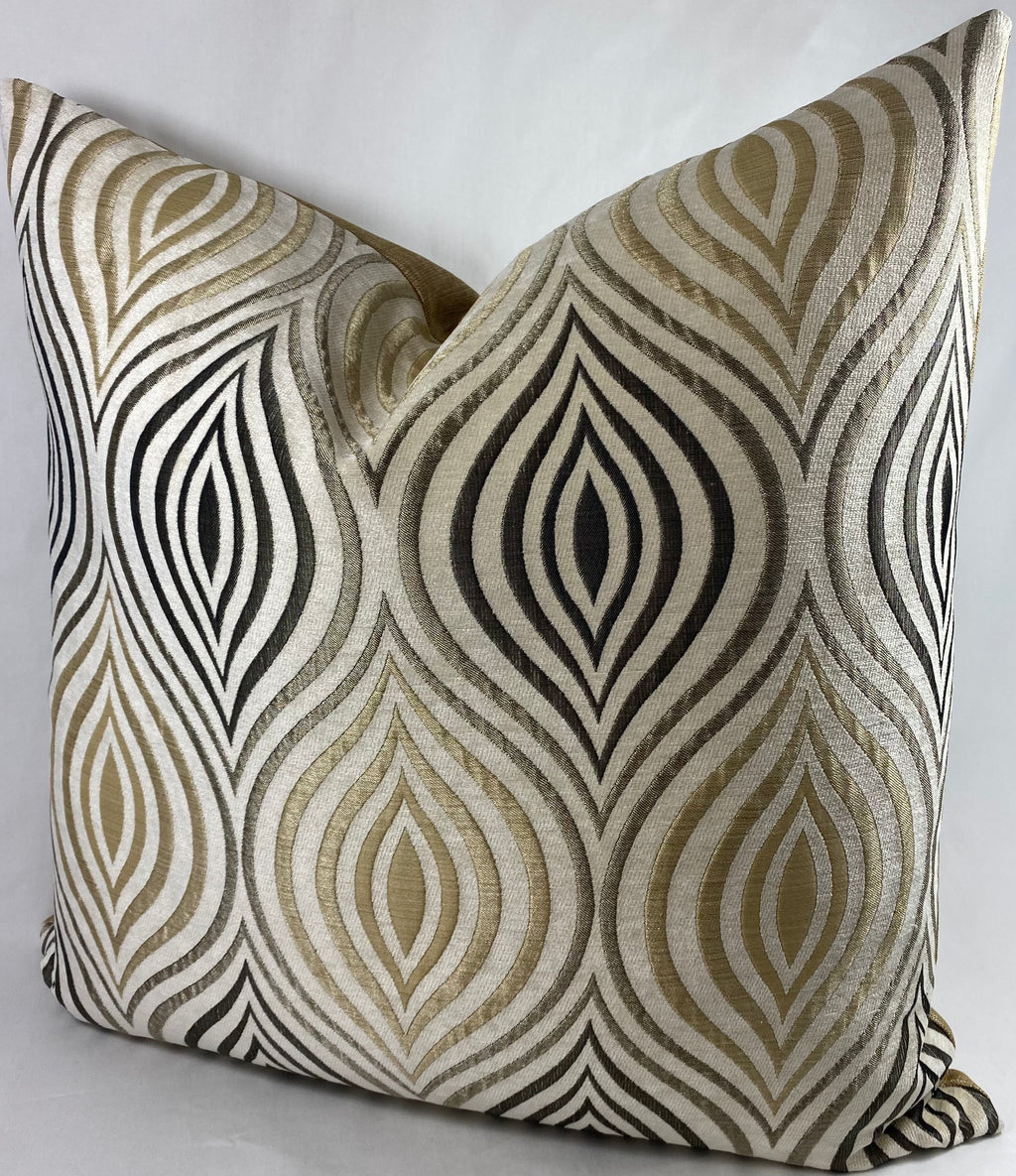 Luxury Pillow – 24" × 24" – Koza Cream