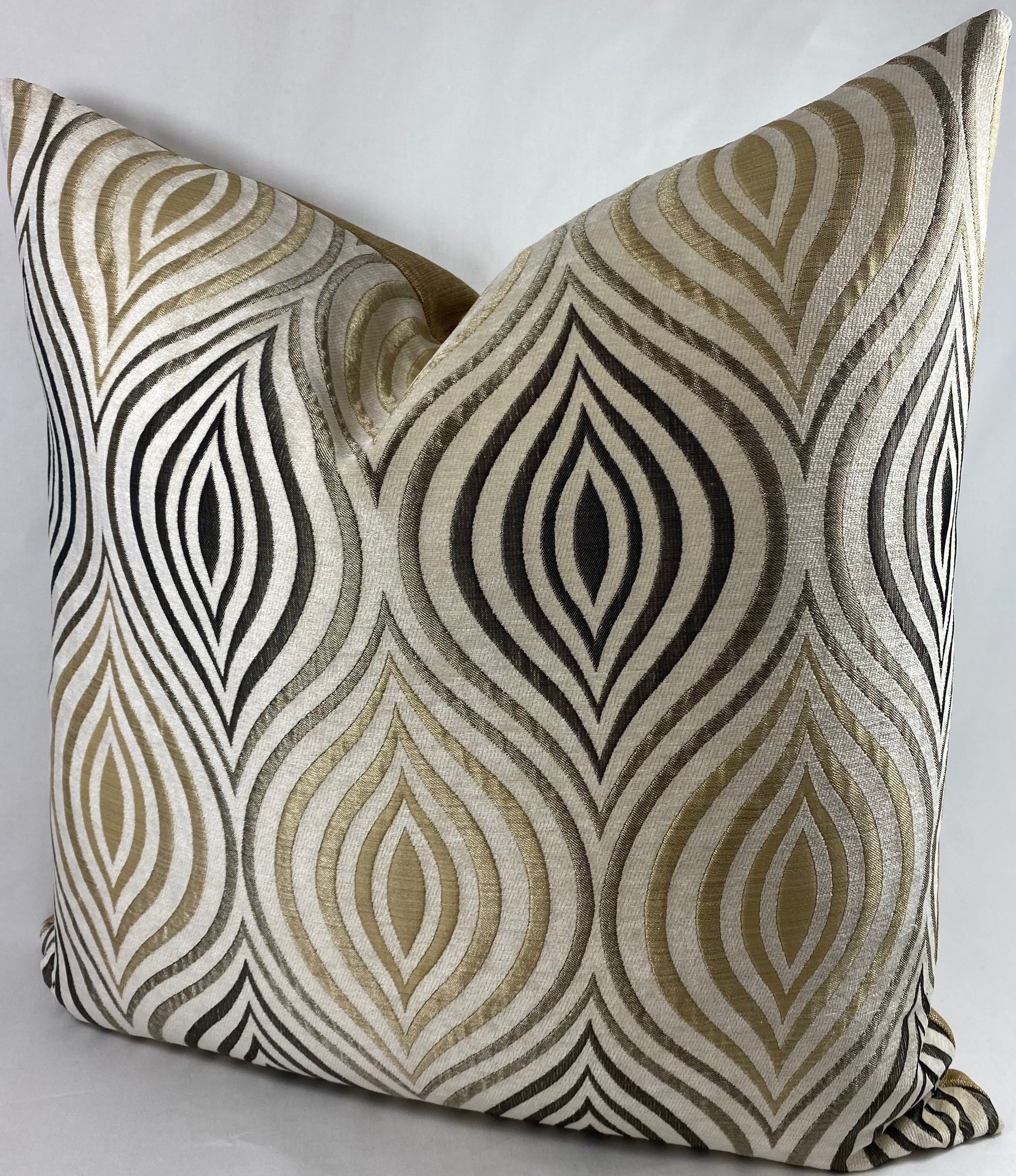 Luxury Pillow – 24" × 24" – Koza Cream