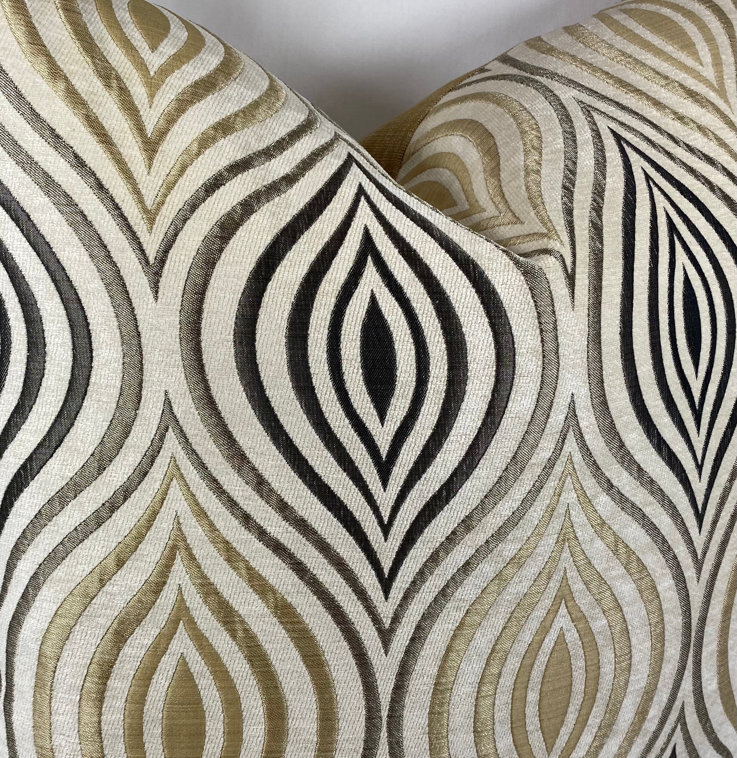 Luxury Pillow – 24" × 24" – Koza Cream