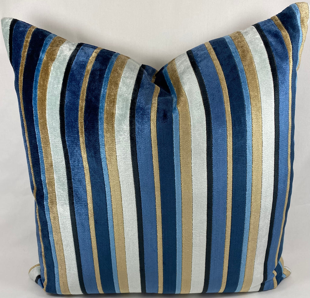 Luxury Pillow – 24" × 24" – Conan Harbor