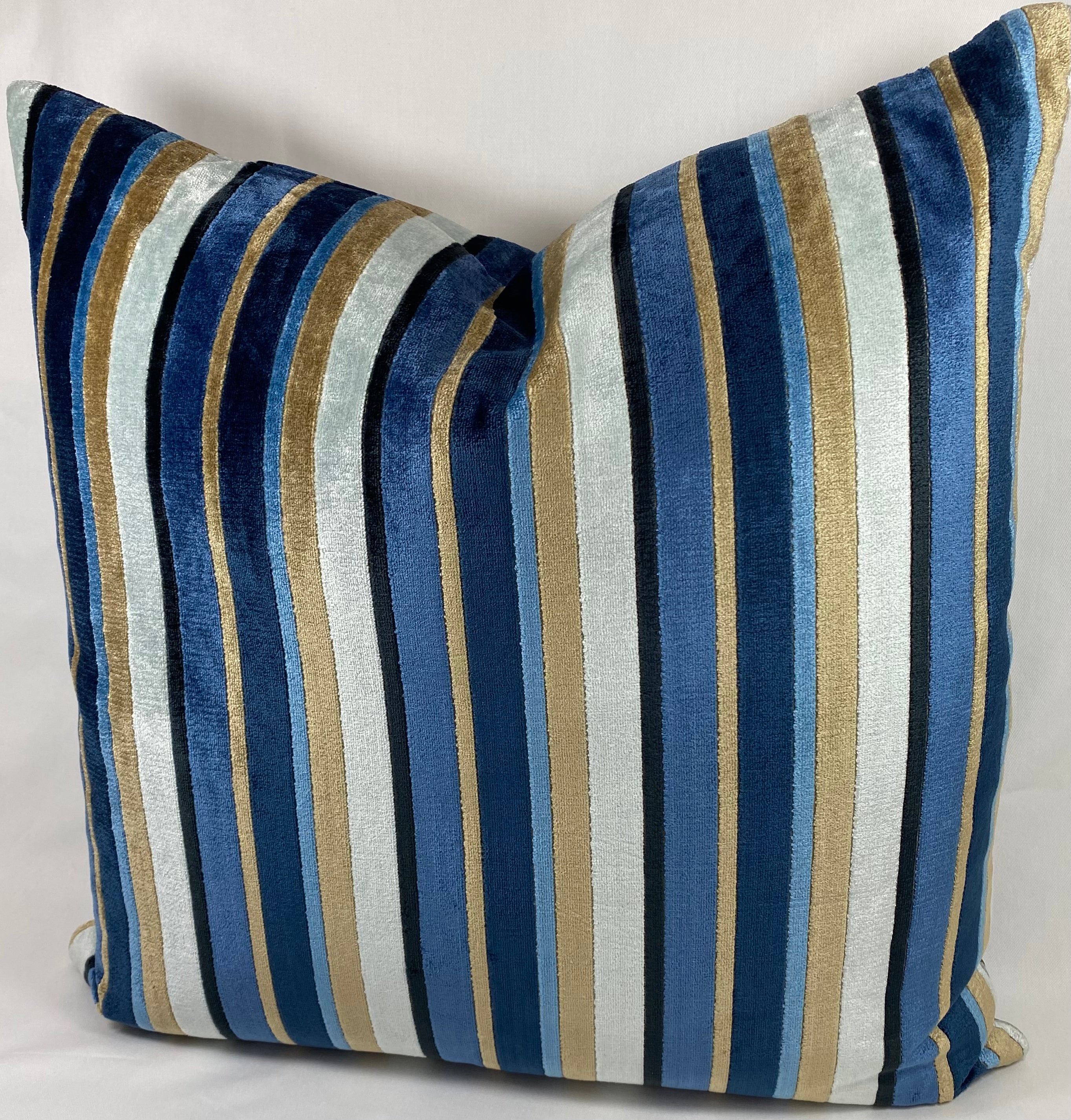 Luxury Pillow – 24" × 24" – Conan Harbor