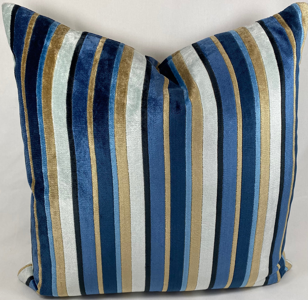 Luxury Pillow – 24" × 24" – Conan Harbor