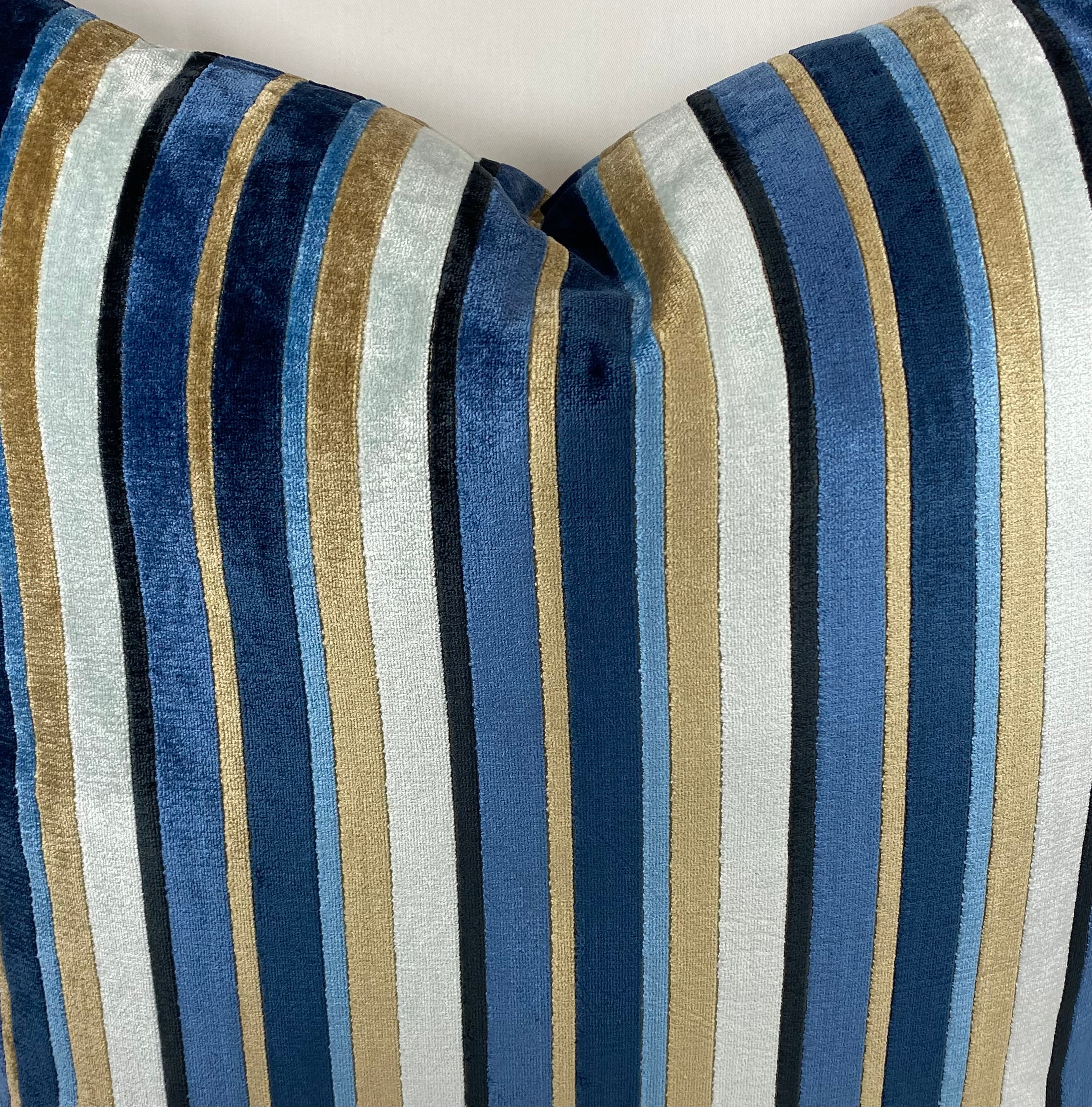 Luxury Pillow – 24" × 24" – Conan Harbor