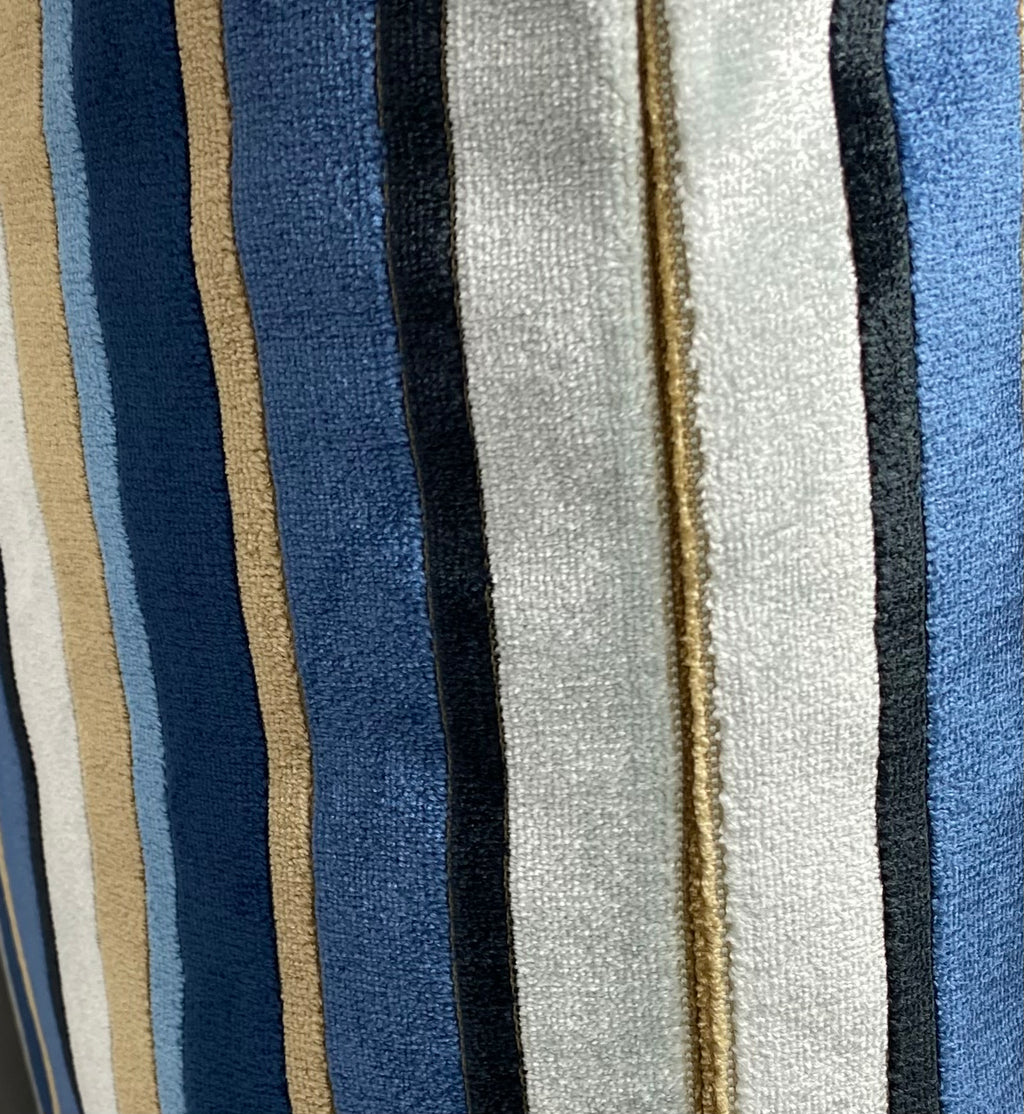 Luxury Pillow – 24" × 24" – Conan Harbor