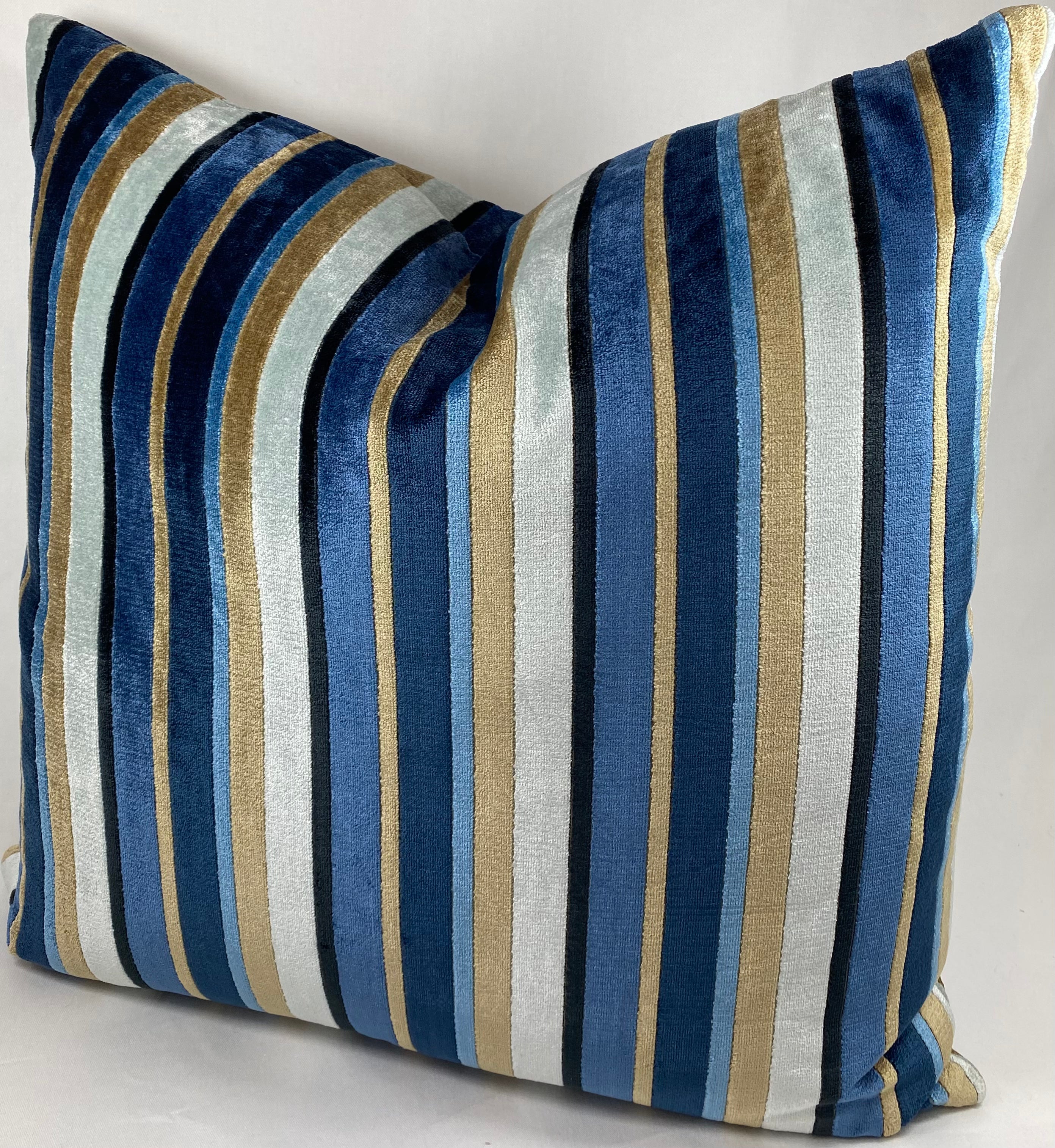 Luxury Pillow – 24" × 24" – Conan Harbor