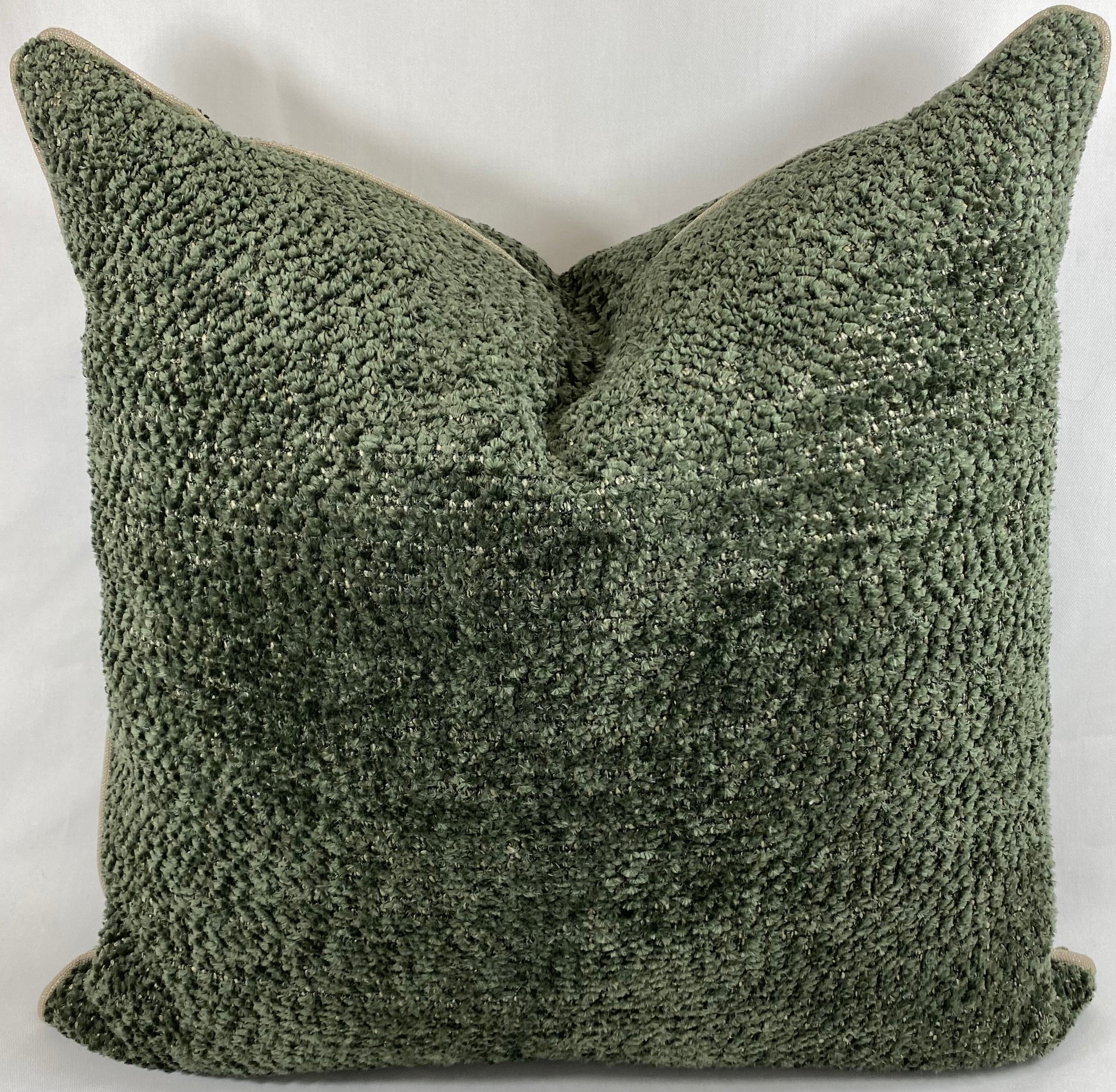 Luxury Pillow – 24" × 24" – Knubby Moss
