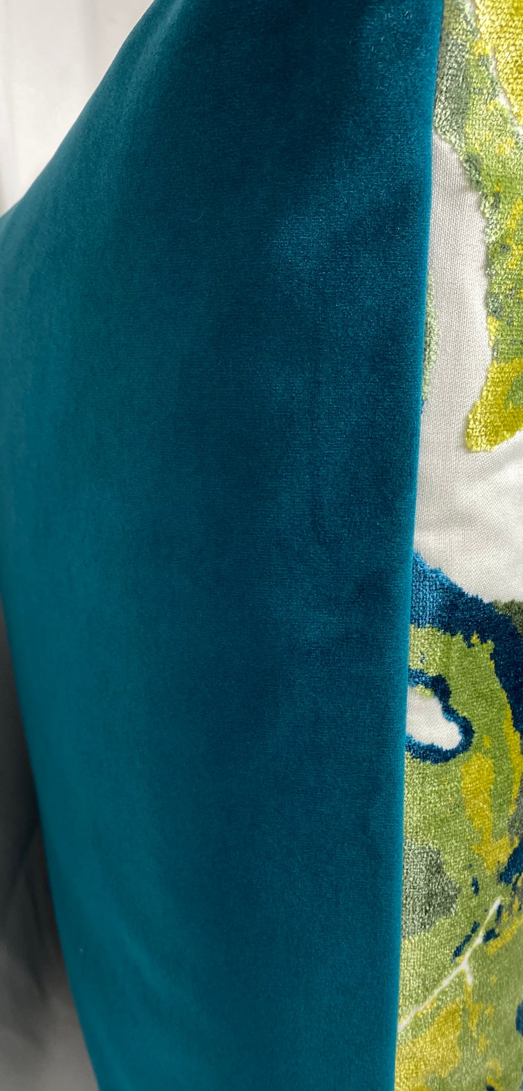 Luxury Pillow – 24" × 24" – Massala Capri Teal