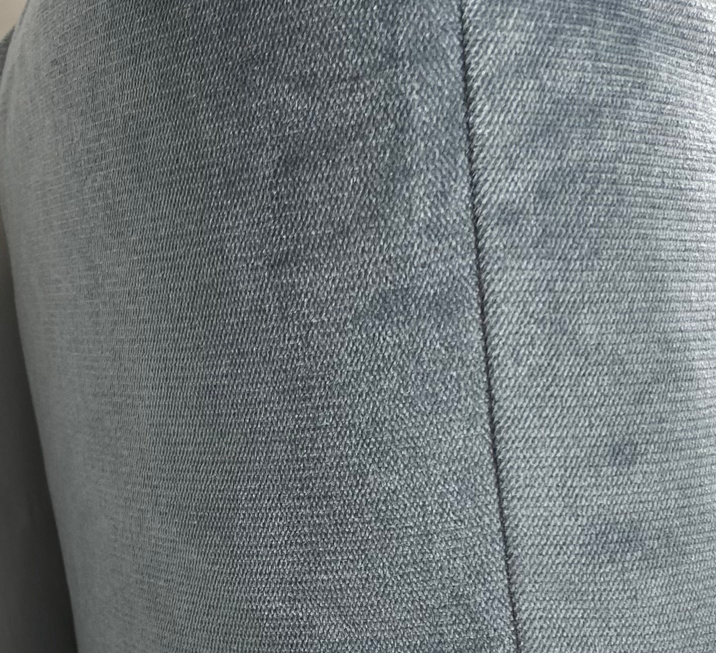 Luxury Pillow – 24" × 24" – Belvedere Graphite