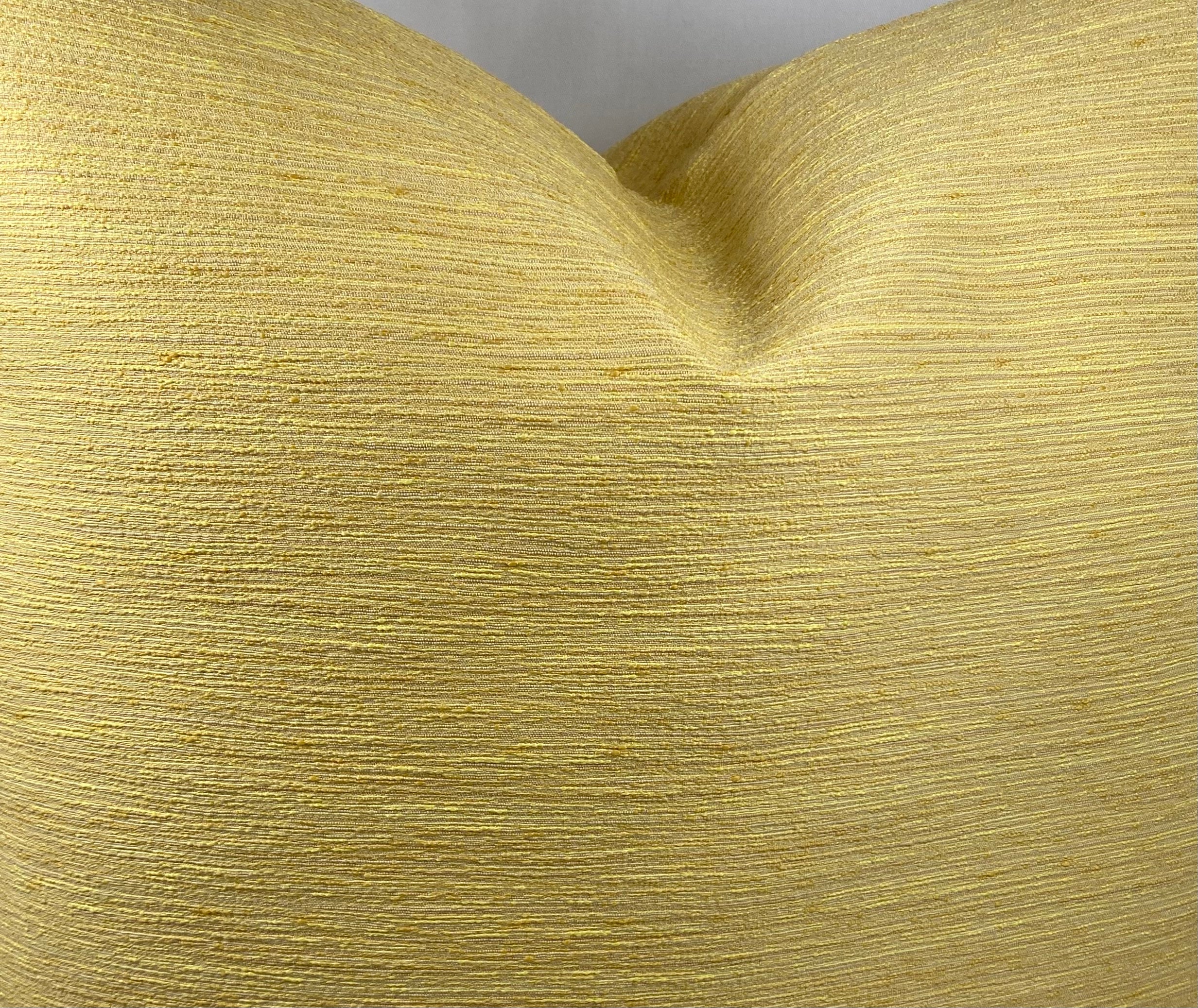 Luxury Pillow – 24" × 24" – Daffodil