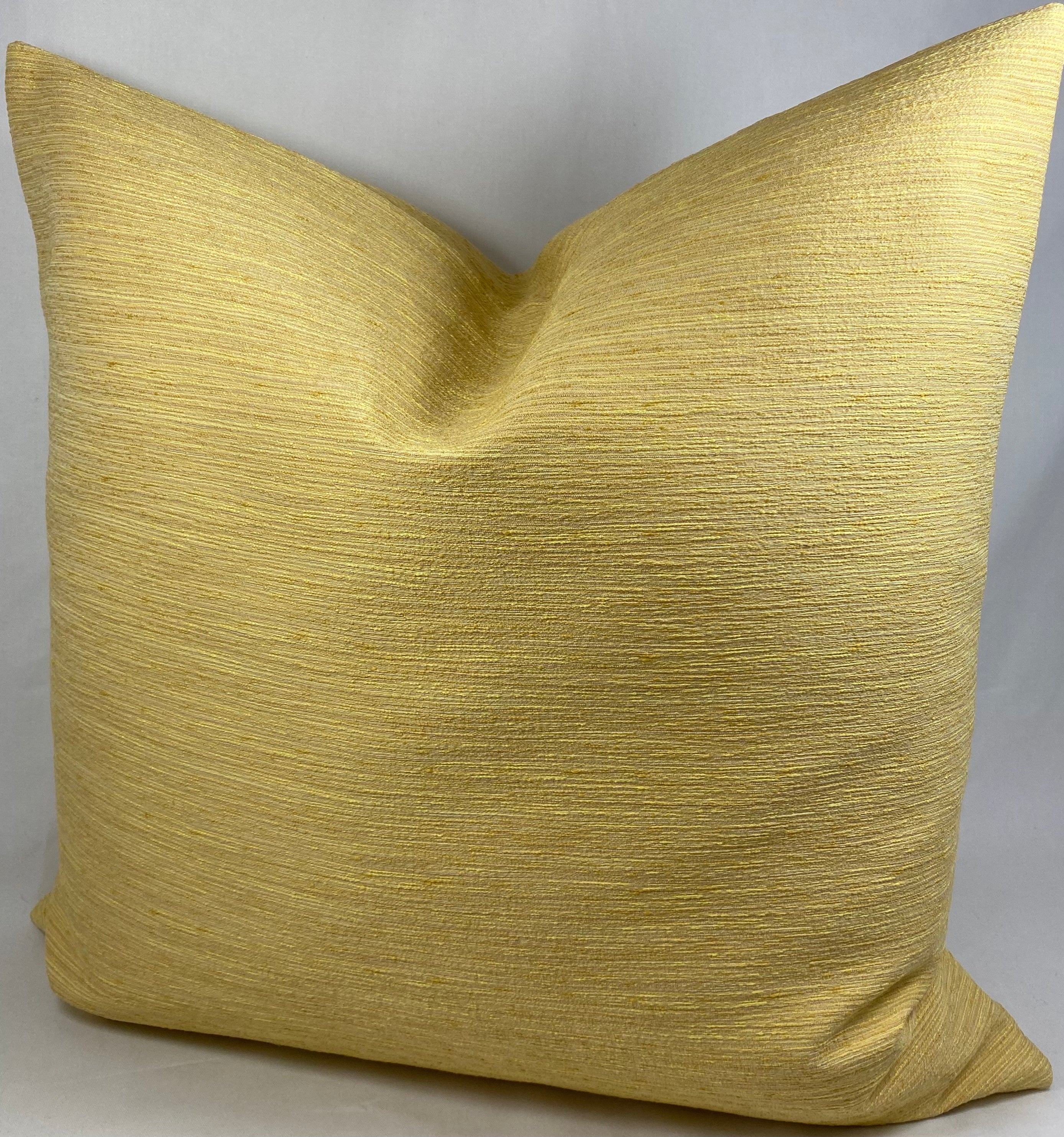 Luxury Pillow – 24" × 24" – Daffodil