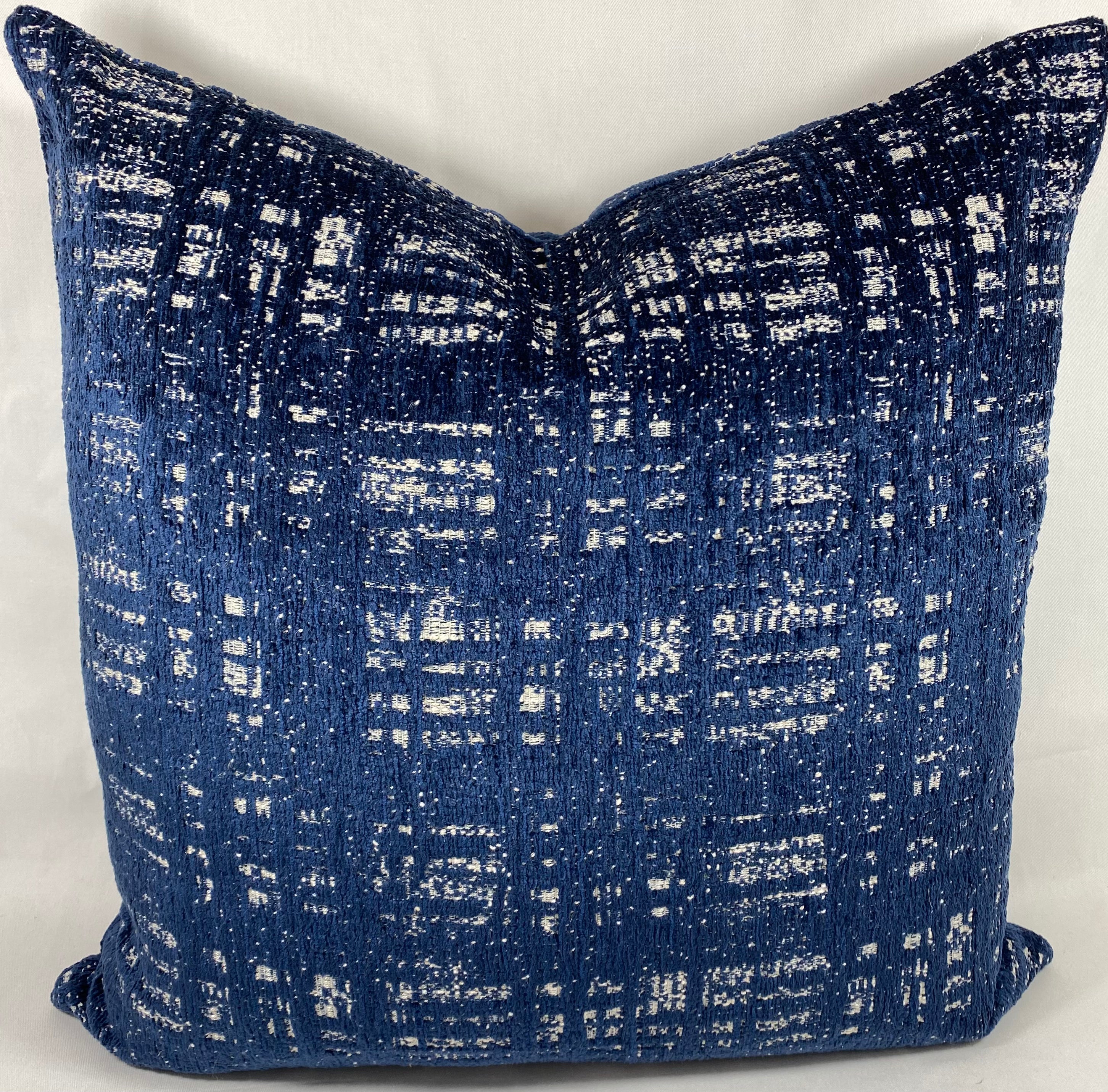Luxury Pillow – 24" × 24" – Collateral Navy