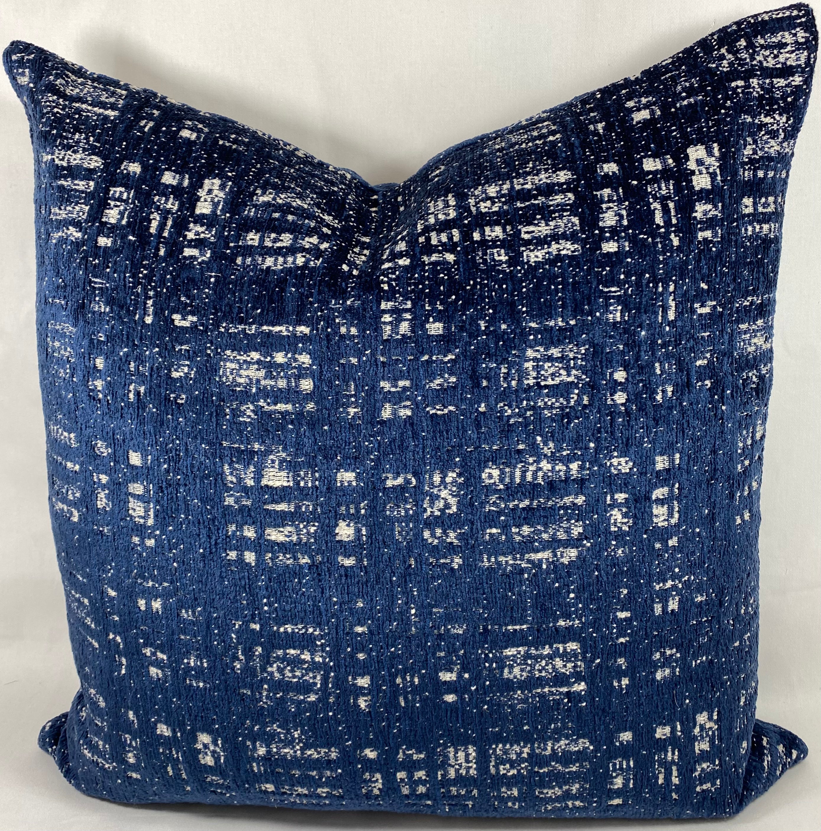 Luxury Pillow – 24" × 24" – Collateral Navy