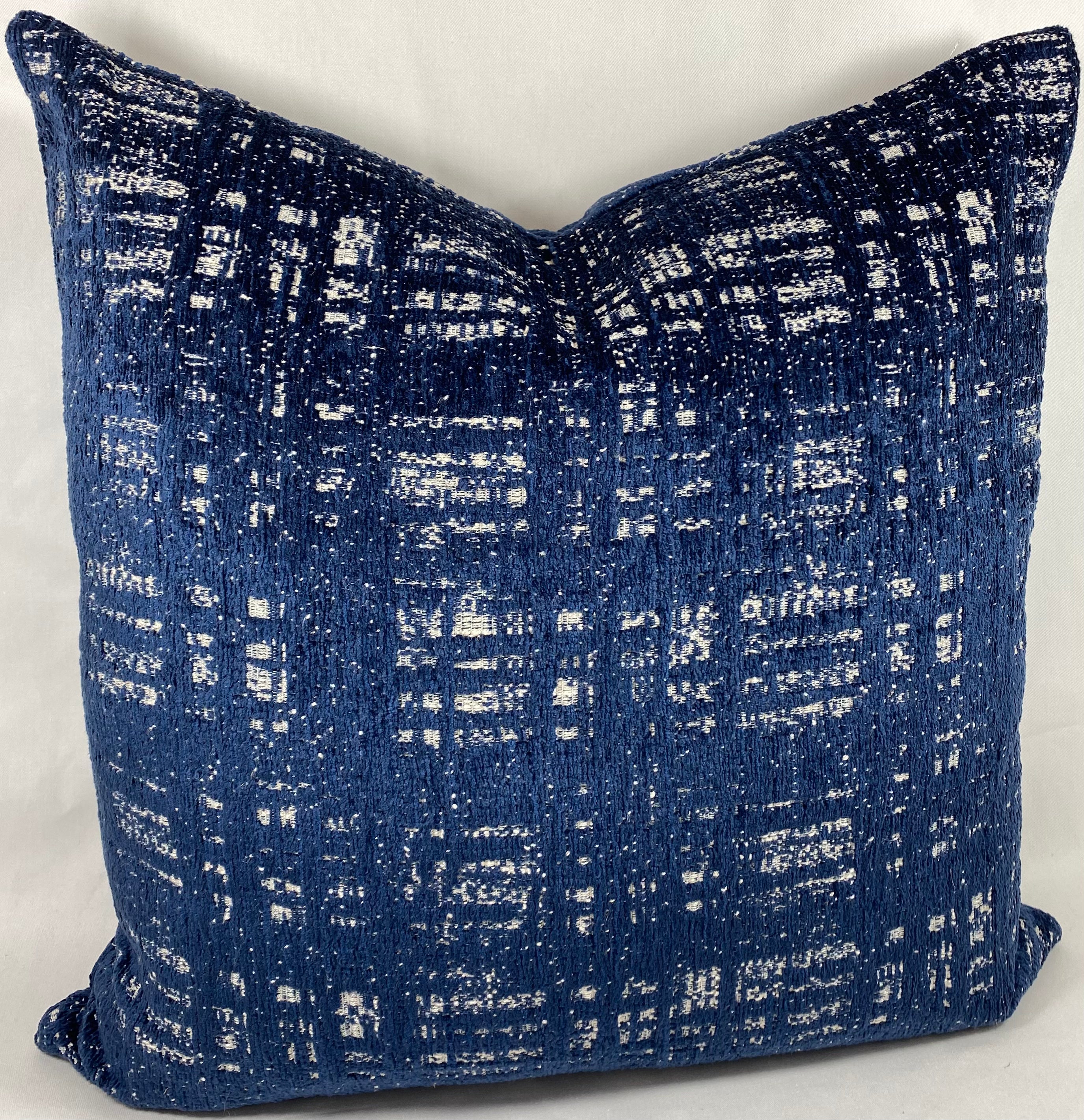 Luxury Pillow – 24" × 24" – Collateral Navy