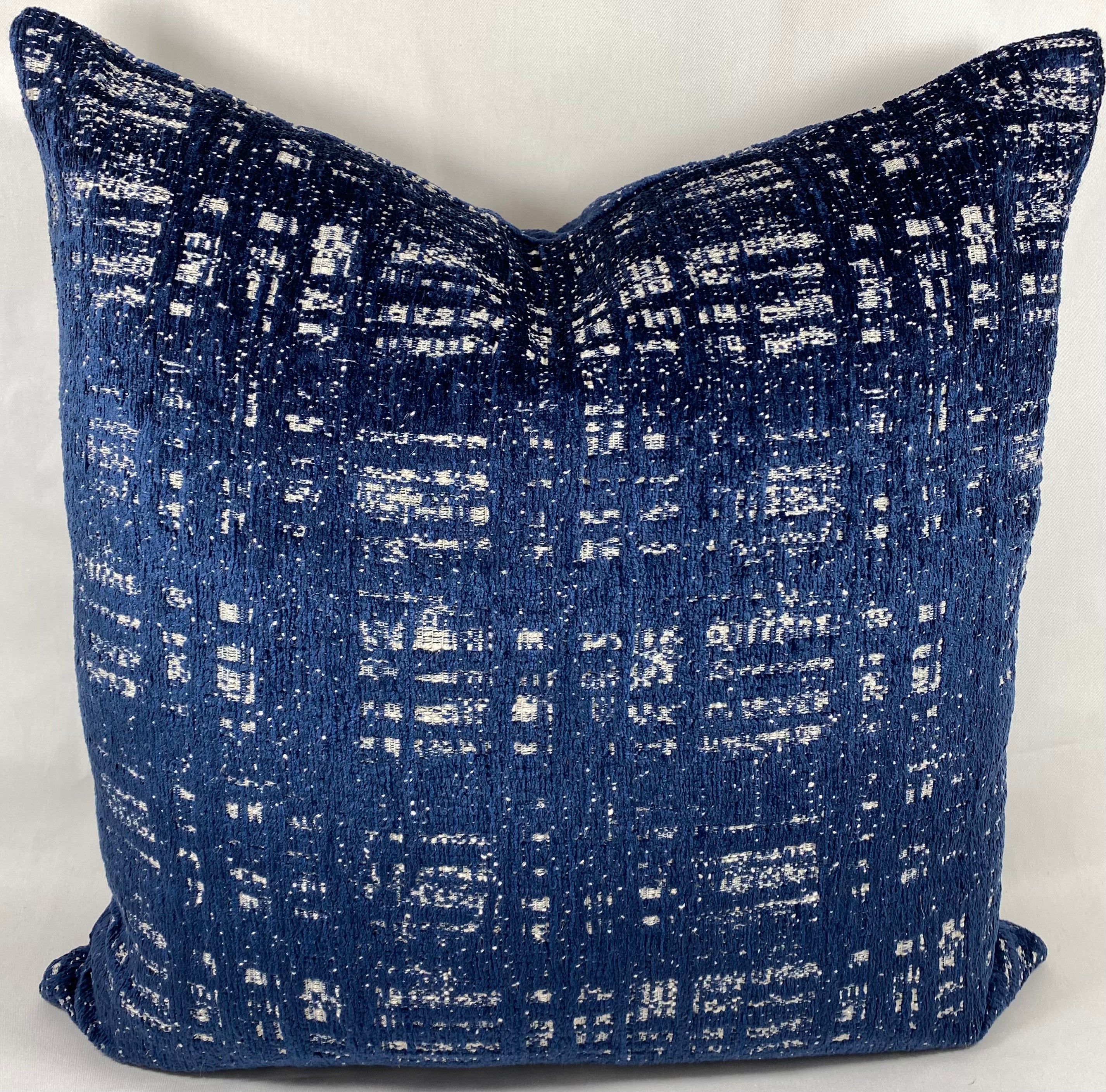 Luxury Pillow – 24" × 24" – Collateral Navy