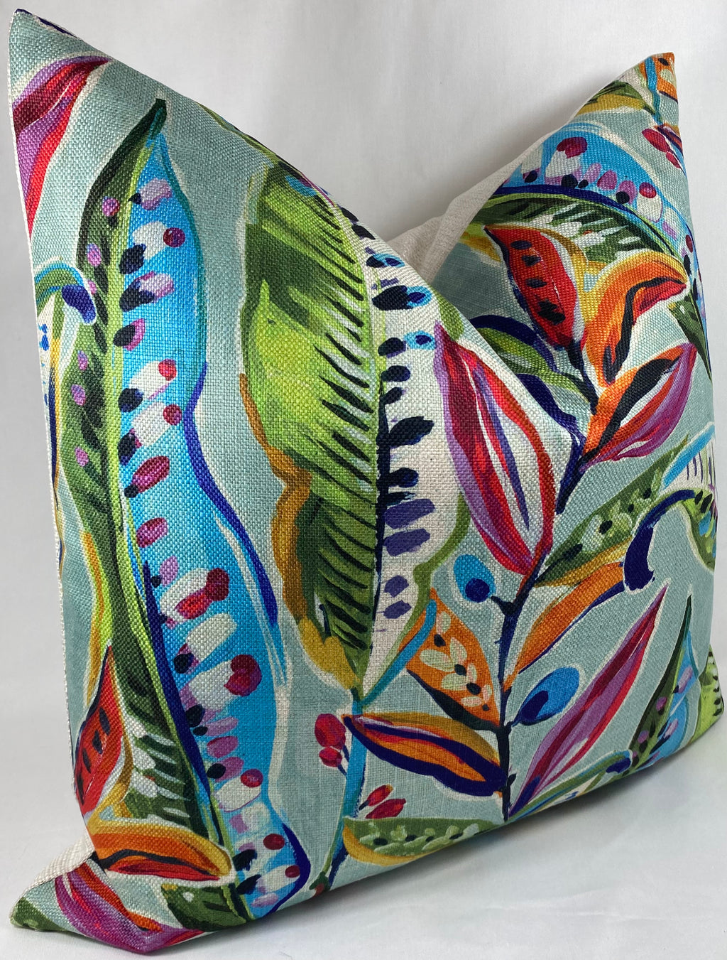 Luxury Pillow – 24" × 24" – Enrique