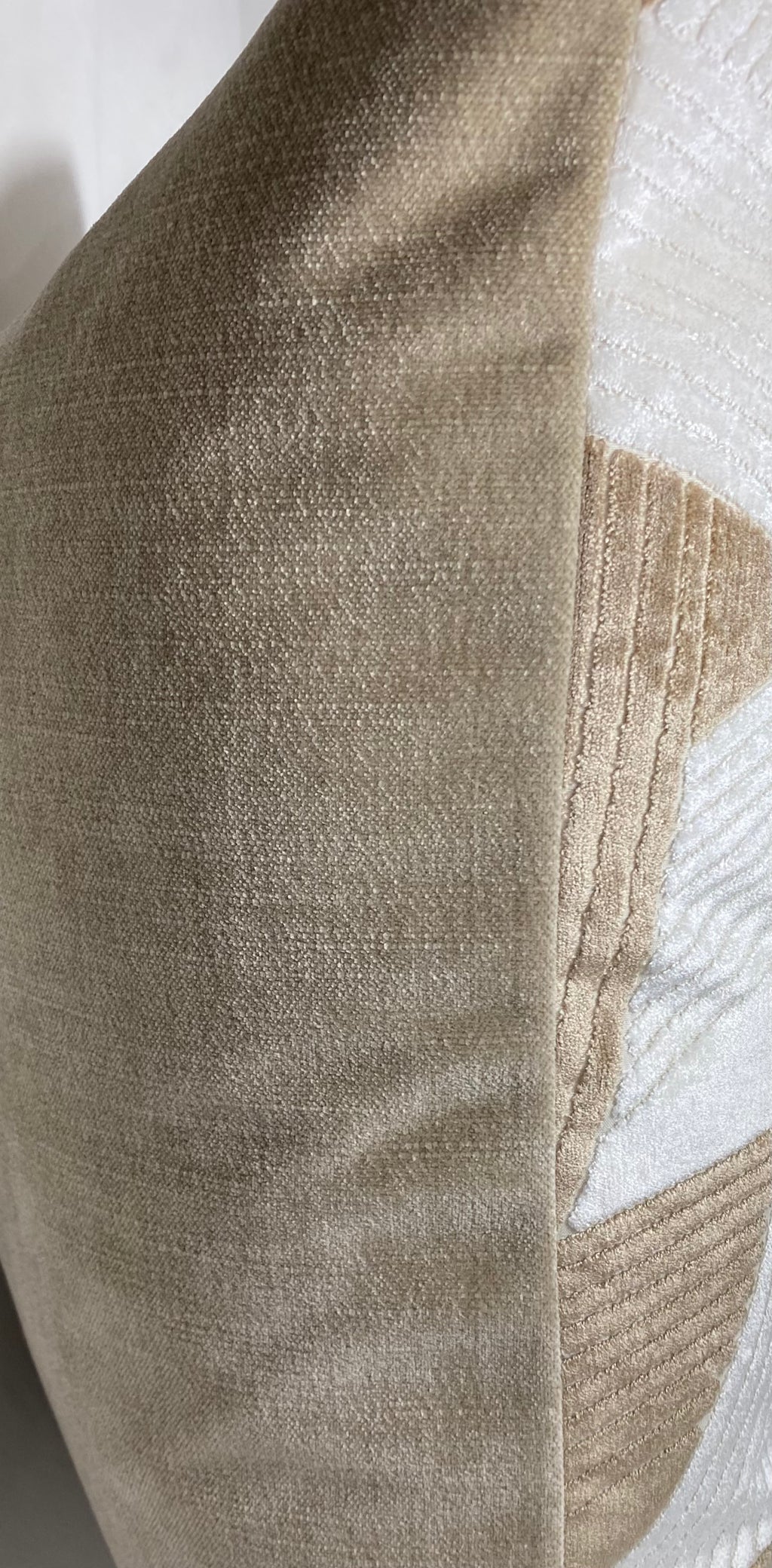 Luxury Pillow – 24" × 24" – Hubert