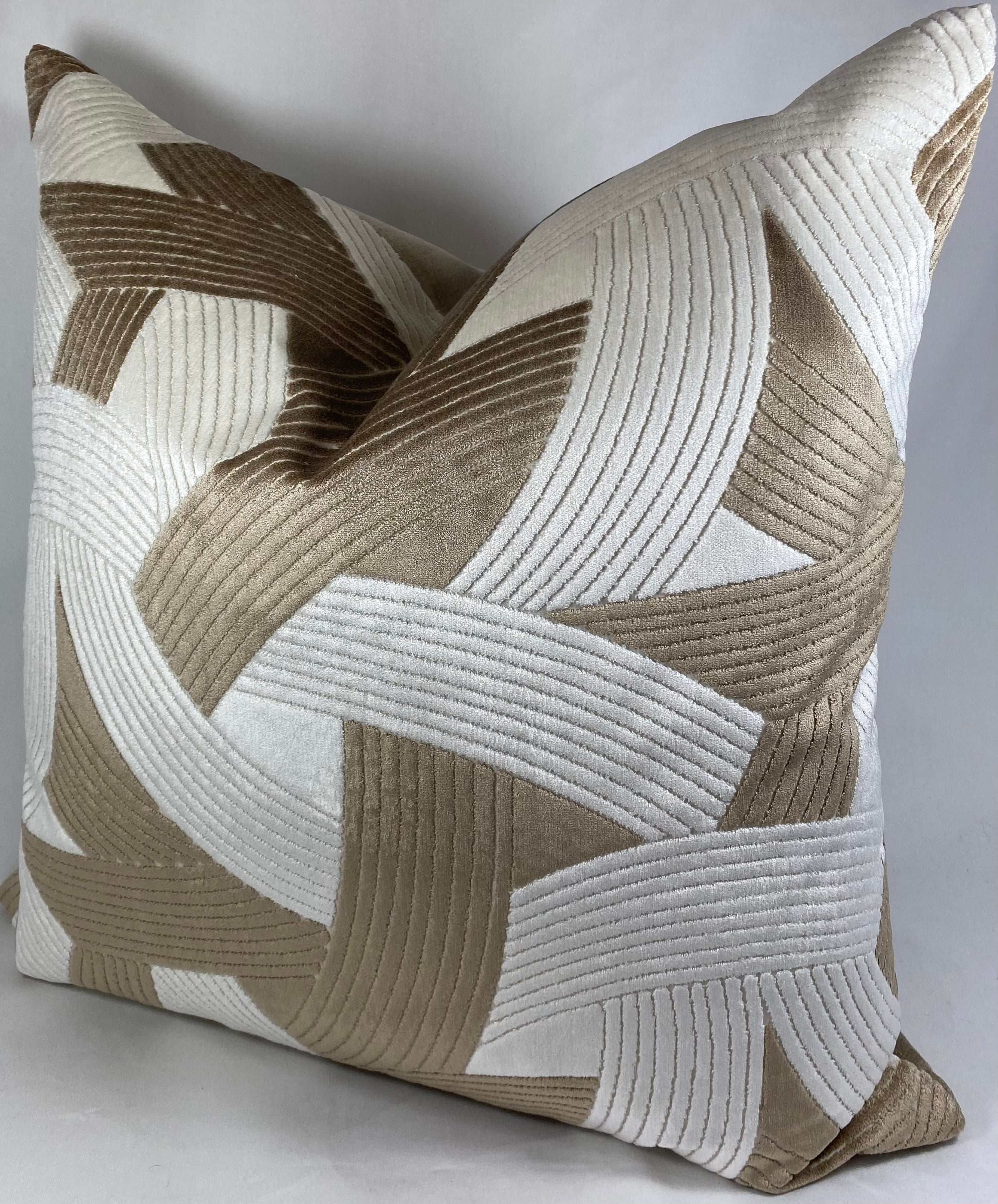 Luxury Pillow – 24" × 24" – Hubert