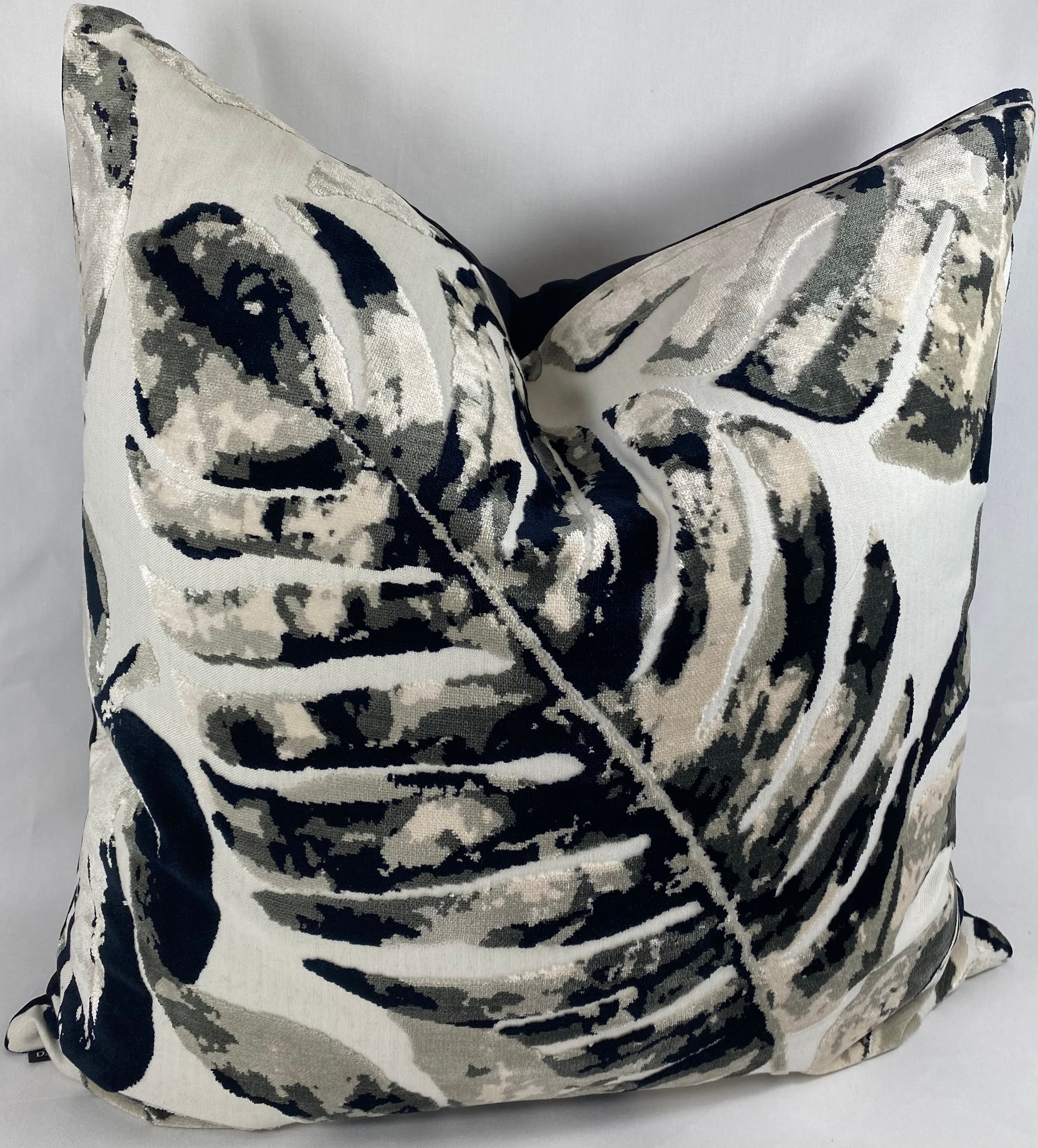Luxury Pillow – 24" × 24" – Massala Onyx