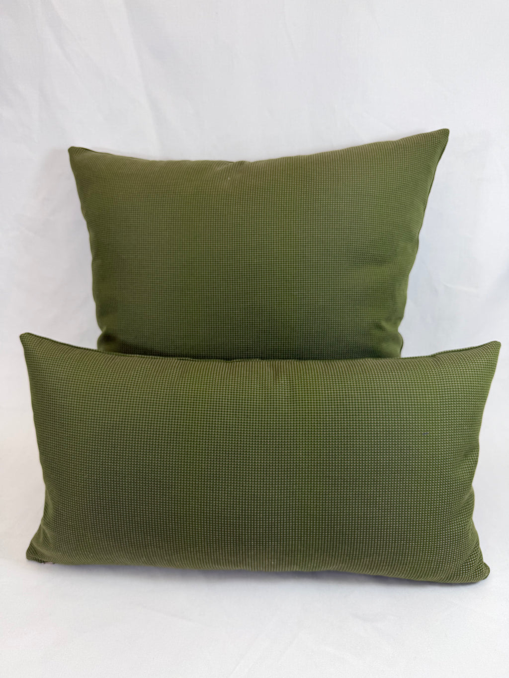 Luxury Outdoor Pillow – 22" × 22" – Moss Green