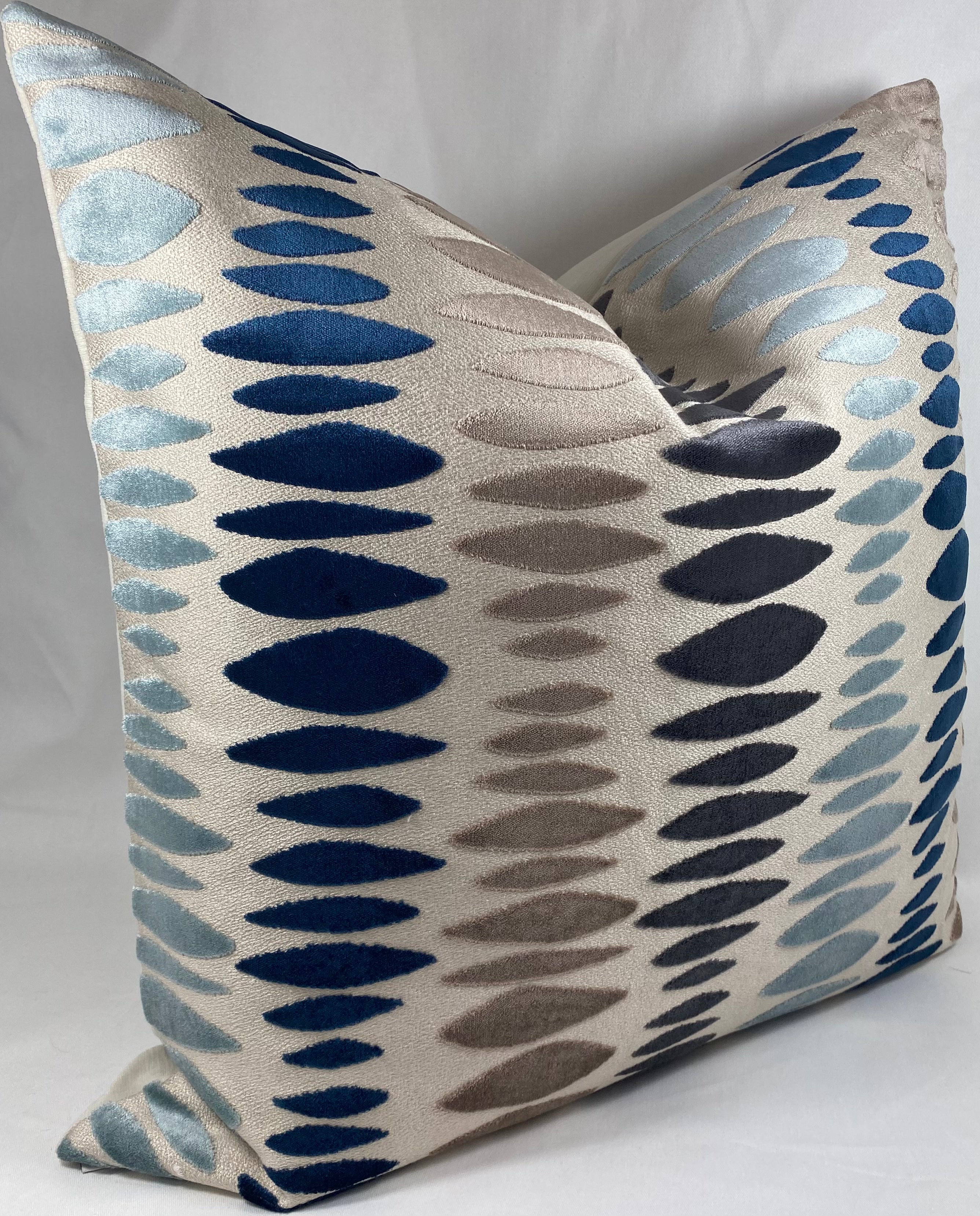 Luxury Pillow – 24" × 24" – Prospero Mineral