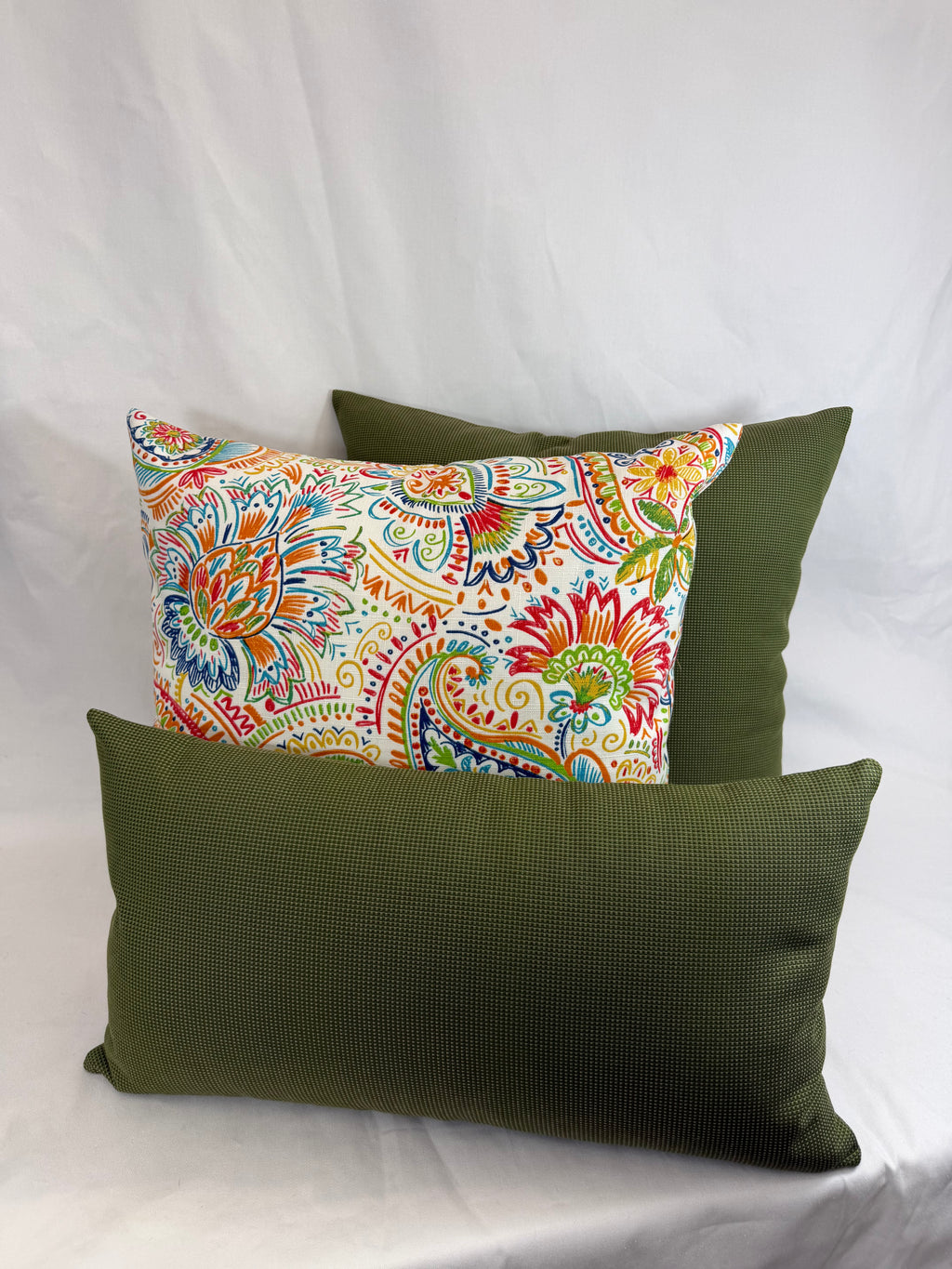 Luxury Outdoor Pillow – 22" × 22" – Moss Green