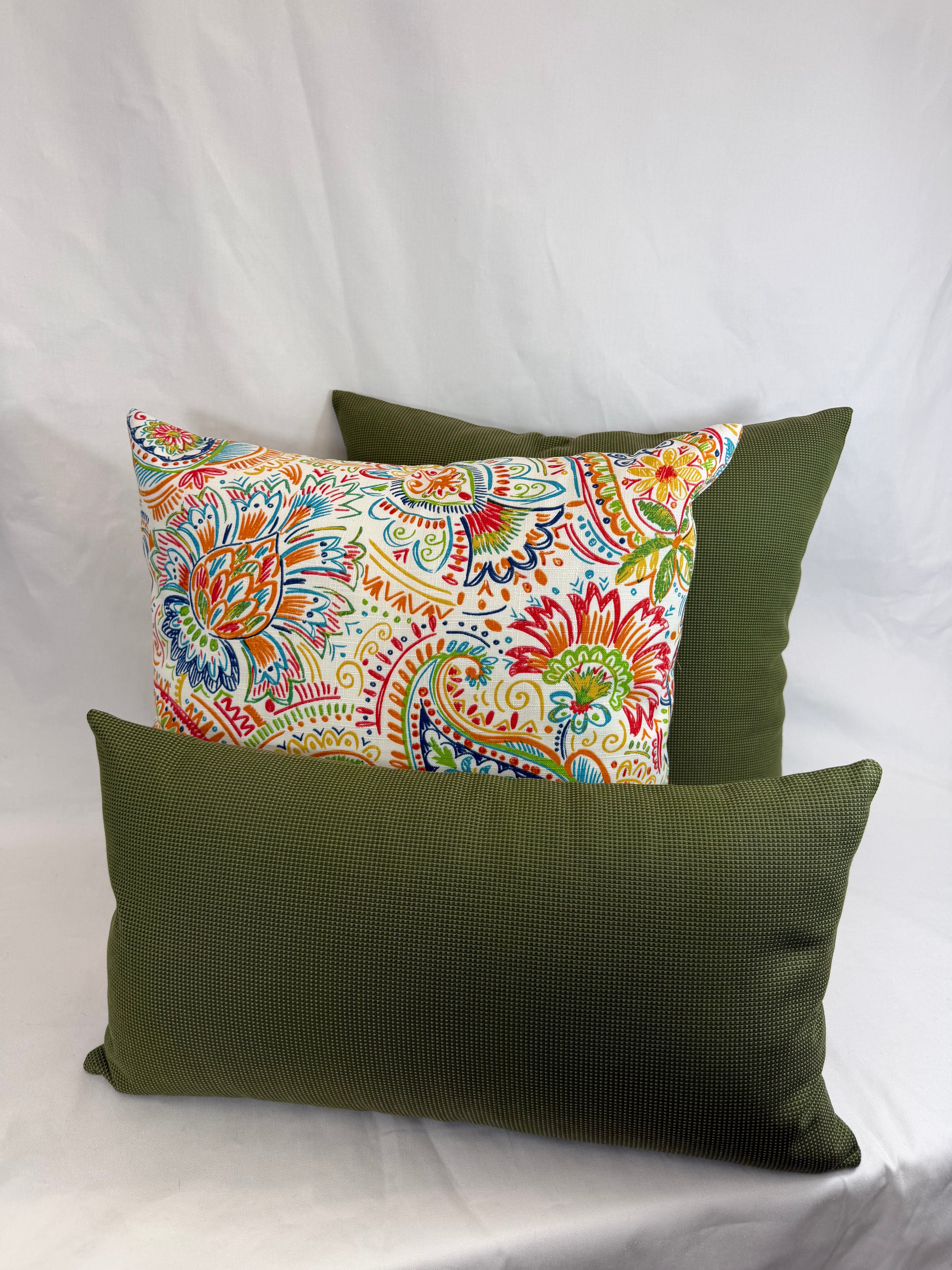 Luxury Outdoor Pillow – 22" × 22" – Moss Green