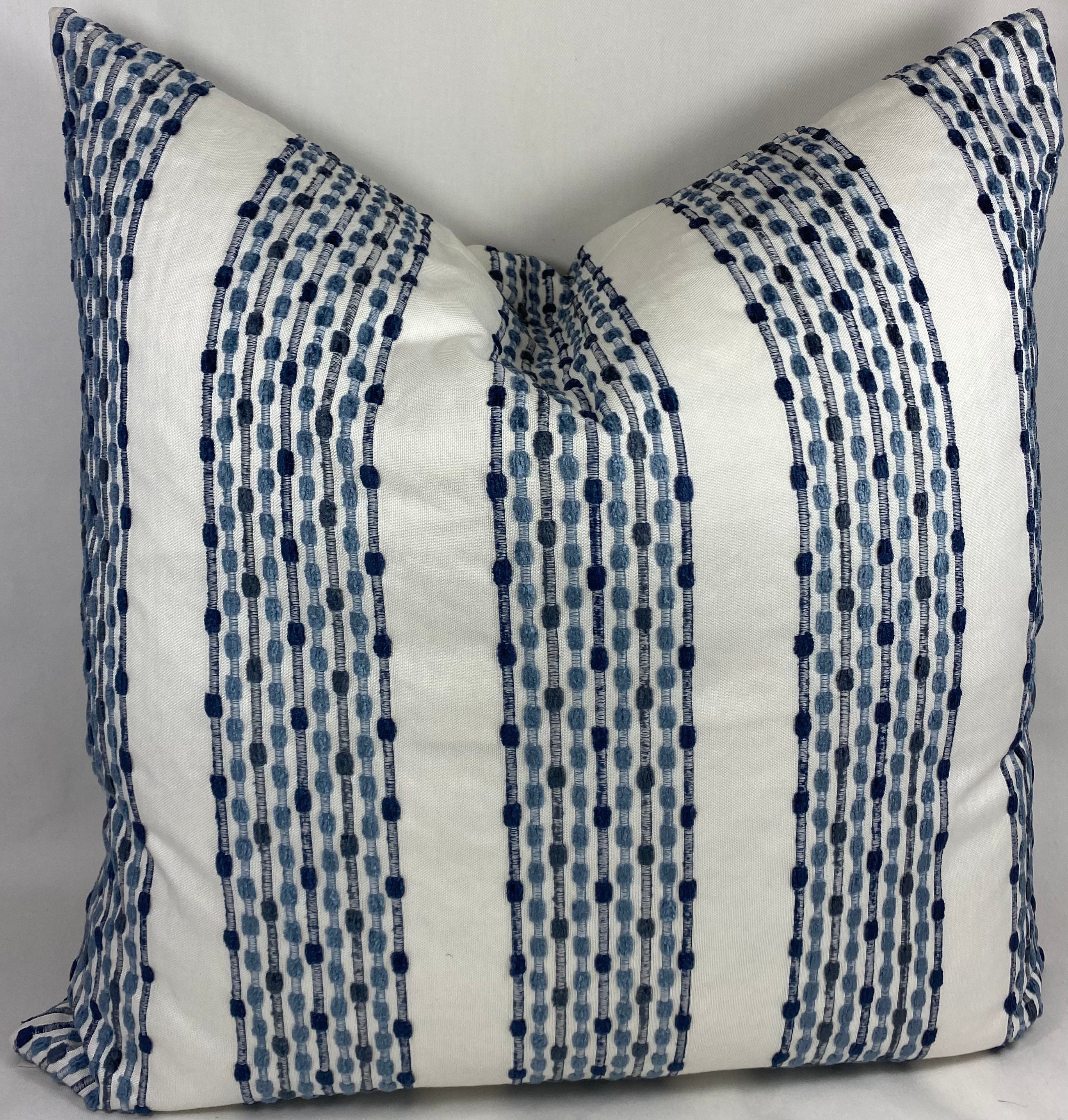 Luxury Pillow – 24" × 24" – Amerson