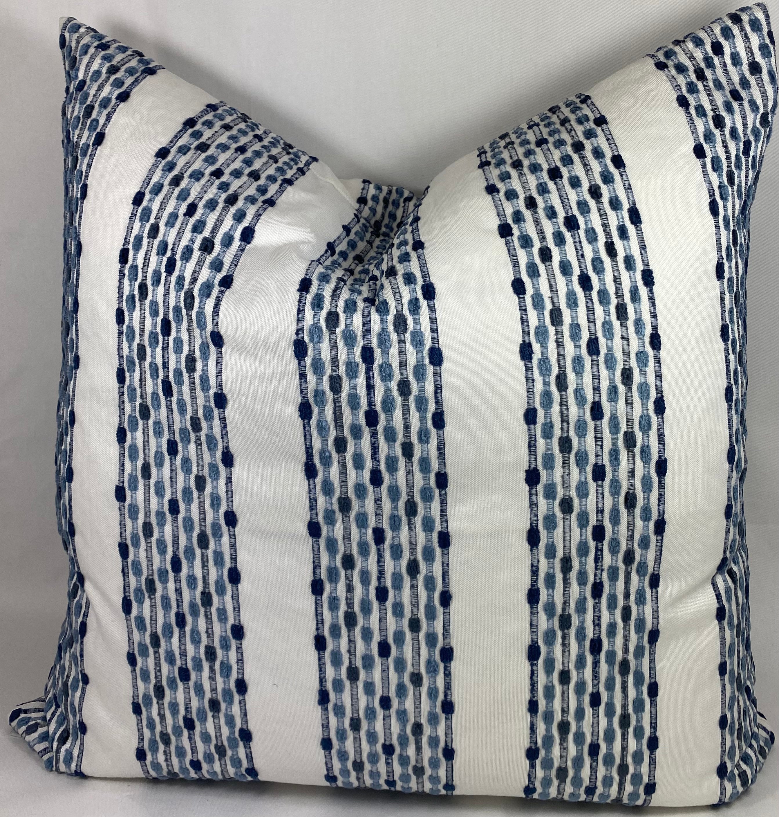 Luxury Pillow – 24" × 24" – Amerson