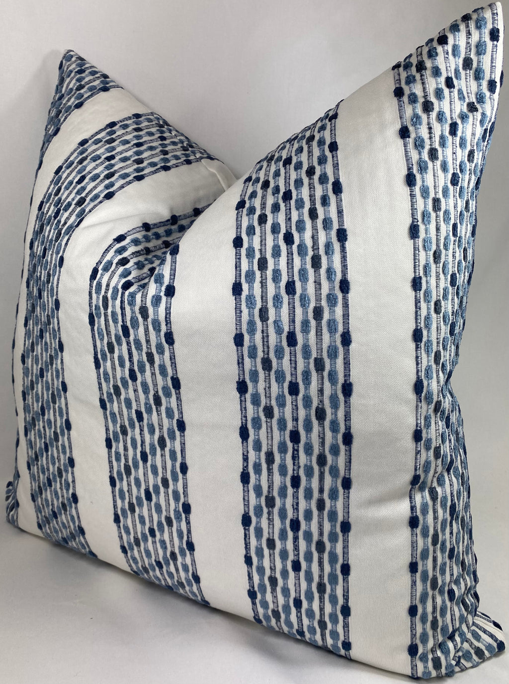 Luxury Pillow – 24" × 24" – Amerson