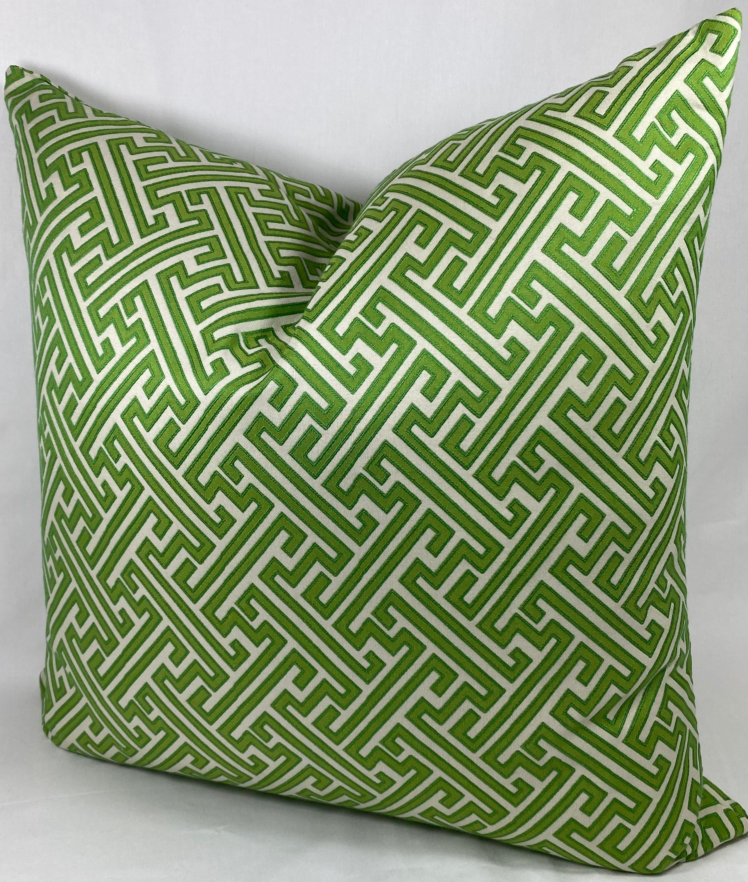 Luxury Pillow – 24" × 24" – Amazed Green