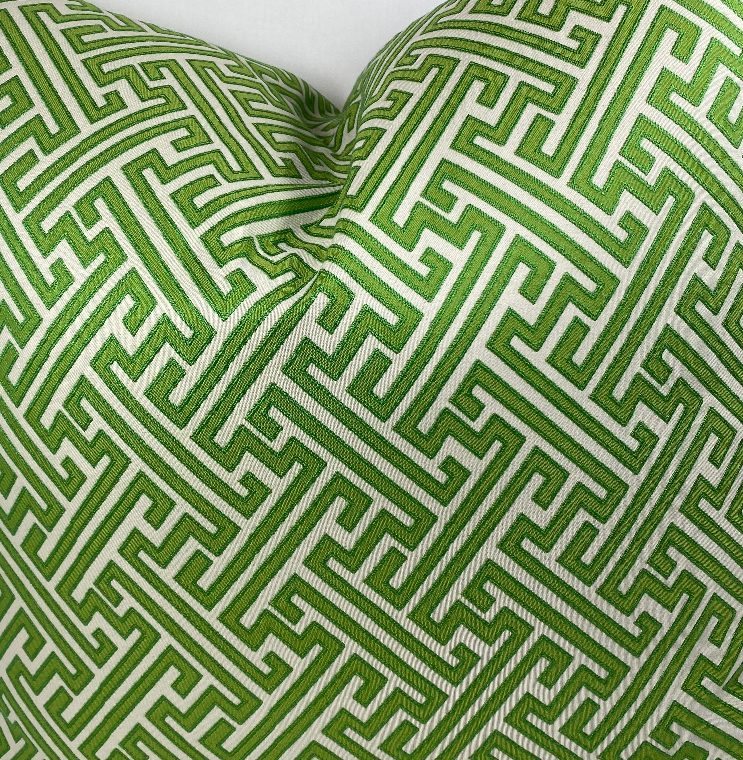 Luxury Pillow – 24" × 24" – Amazed Green