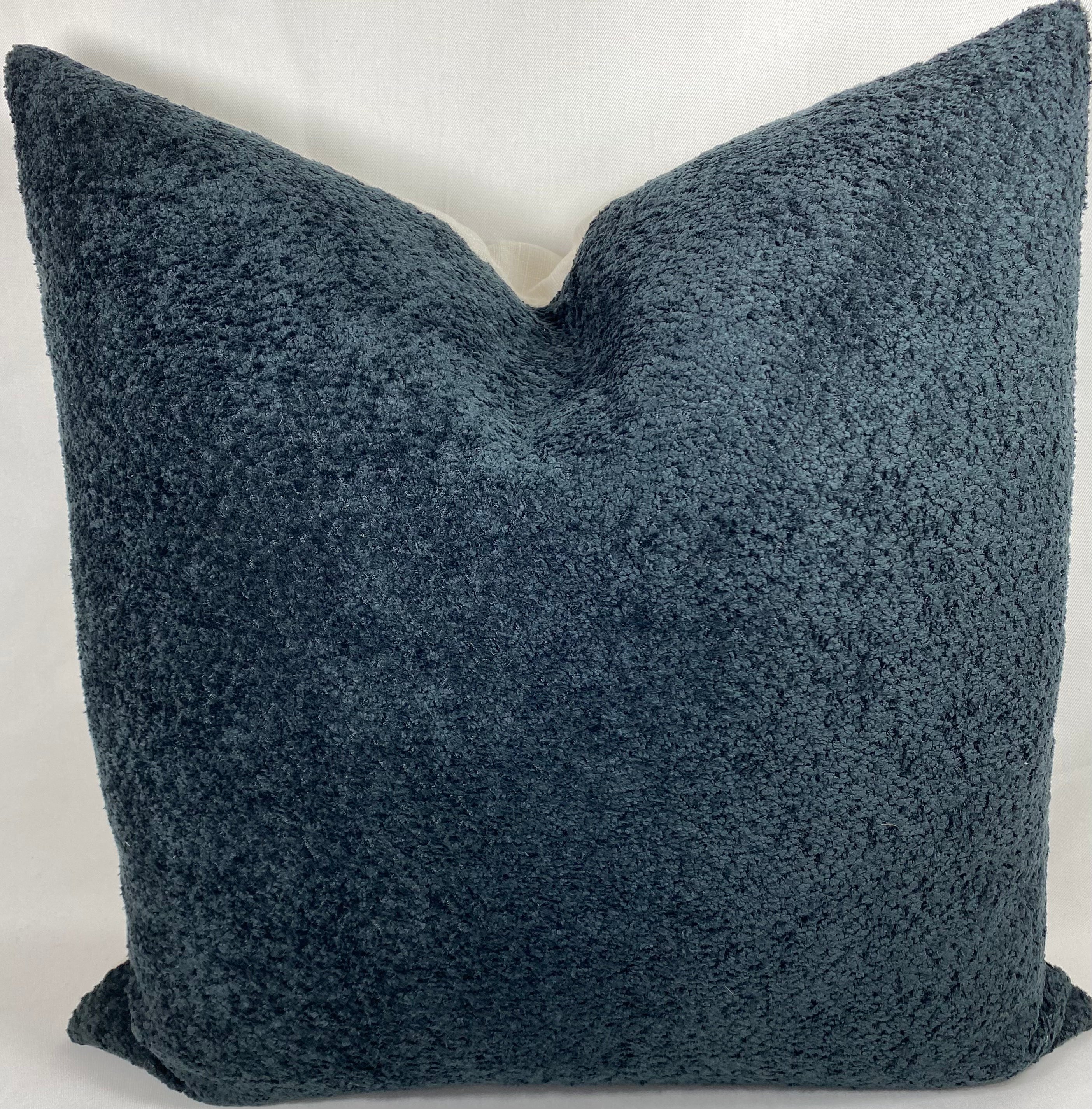 Luxury Pillow – 24" × 24" – Snuggle Black