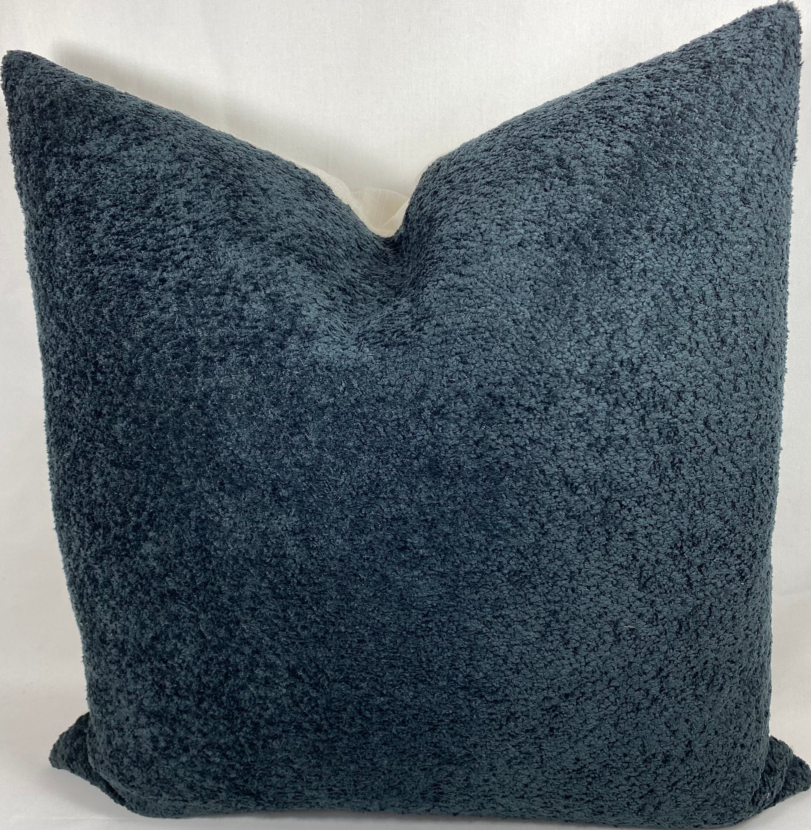 Luxury Pillow – 24" × 24" – Snuggle Black