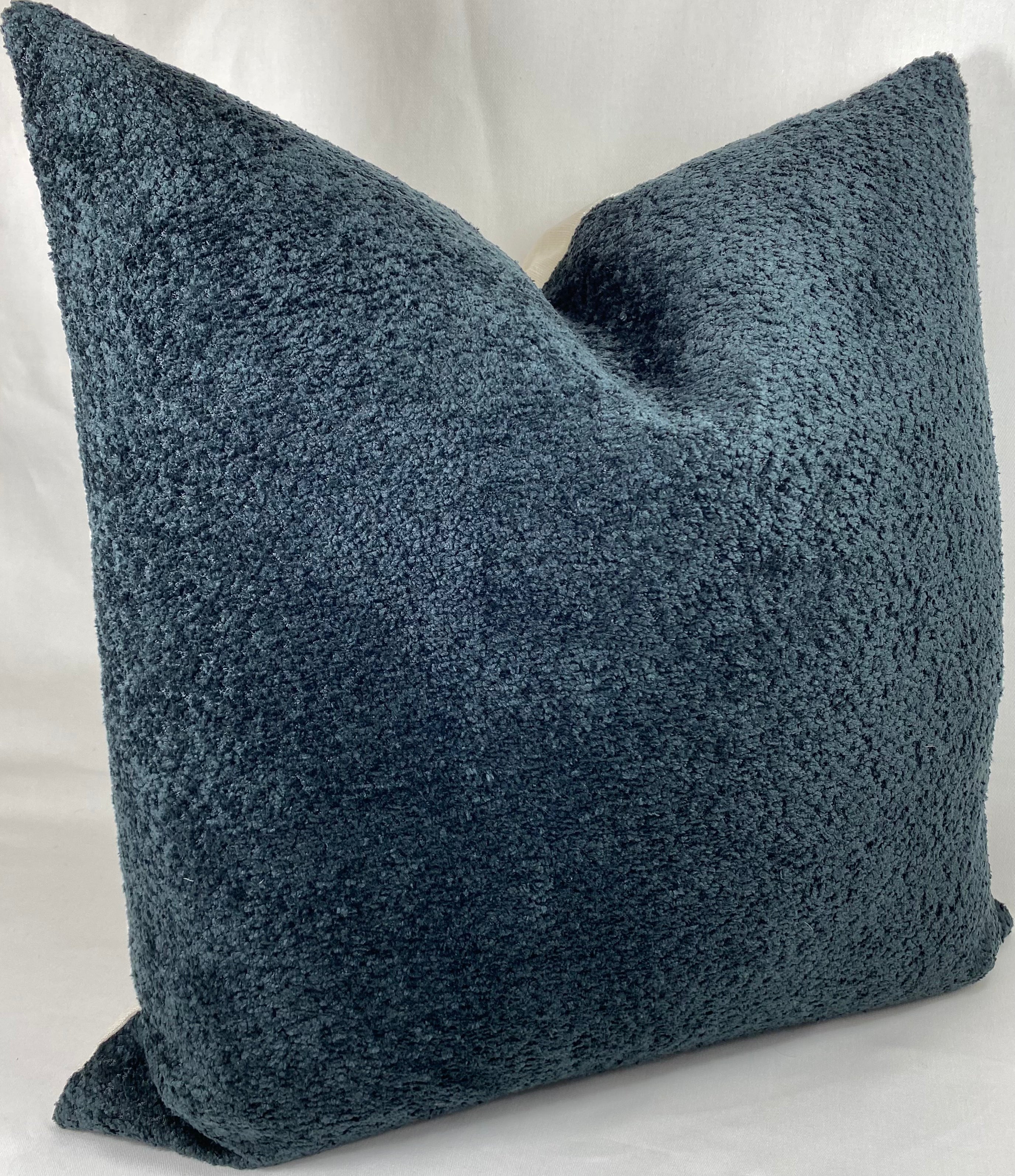 Luxury Pillow – 24" × 24" – Snuggle Black