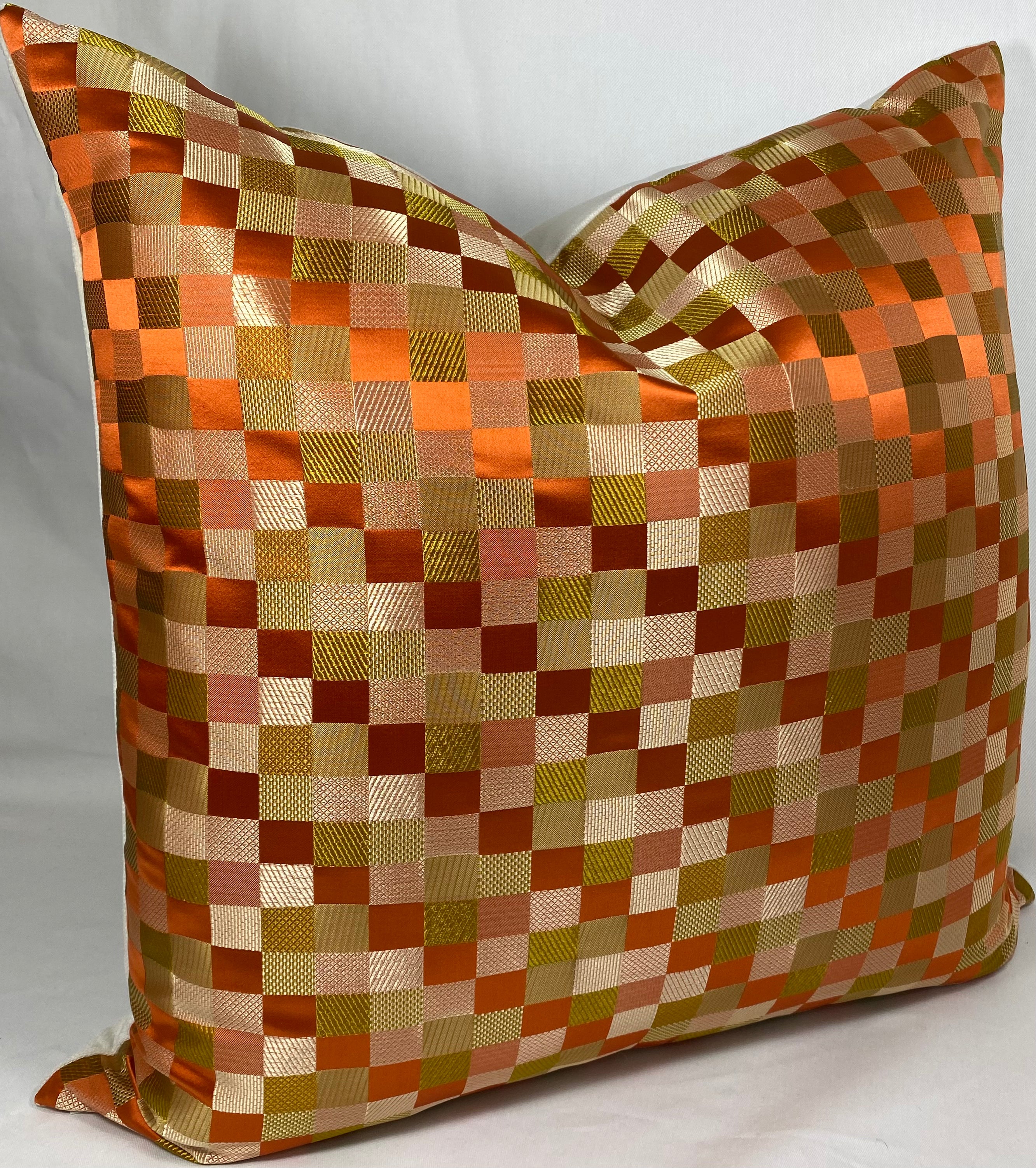 Luxury Pillow – 24" × 24" – Cubit Orange