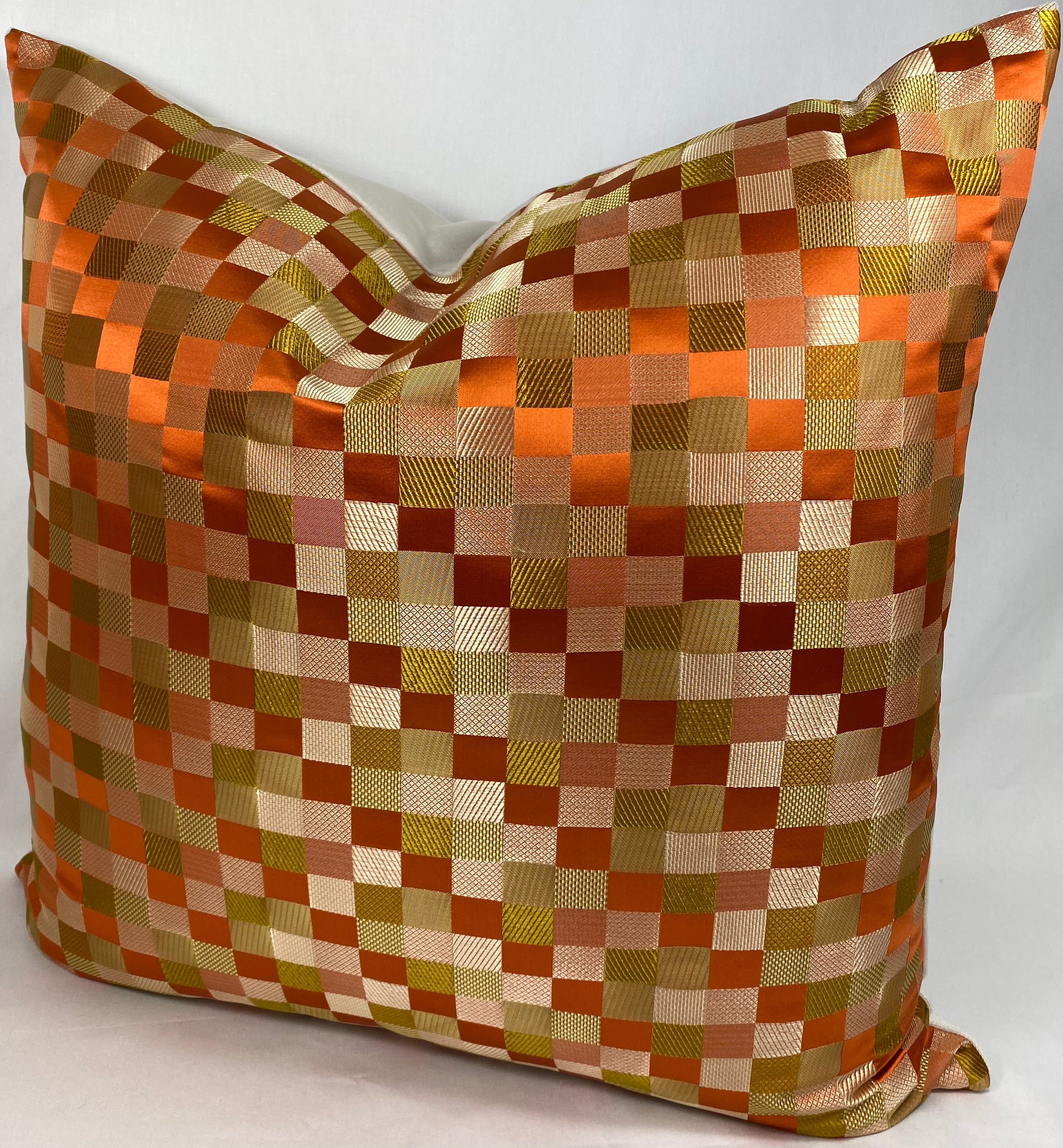 Luxury Pillow – 24" × 24" – Cubit Orange