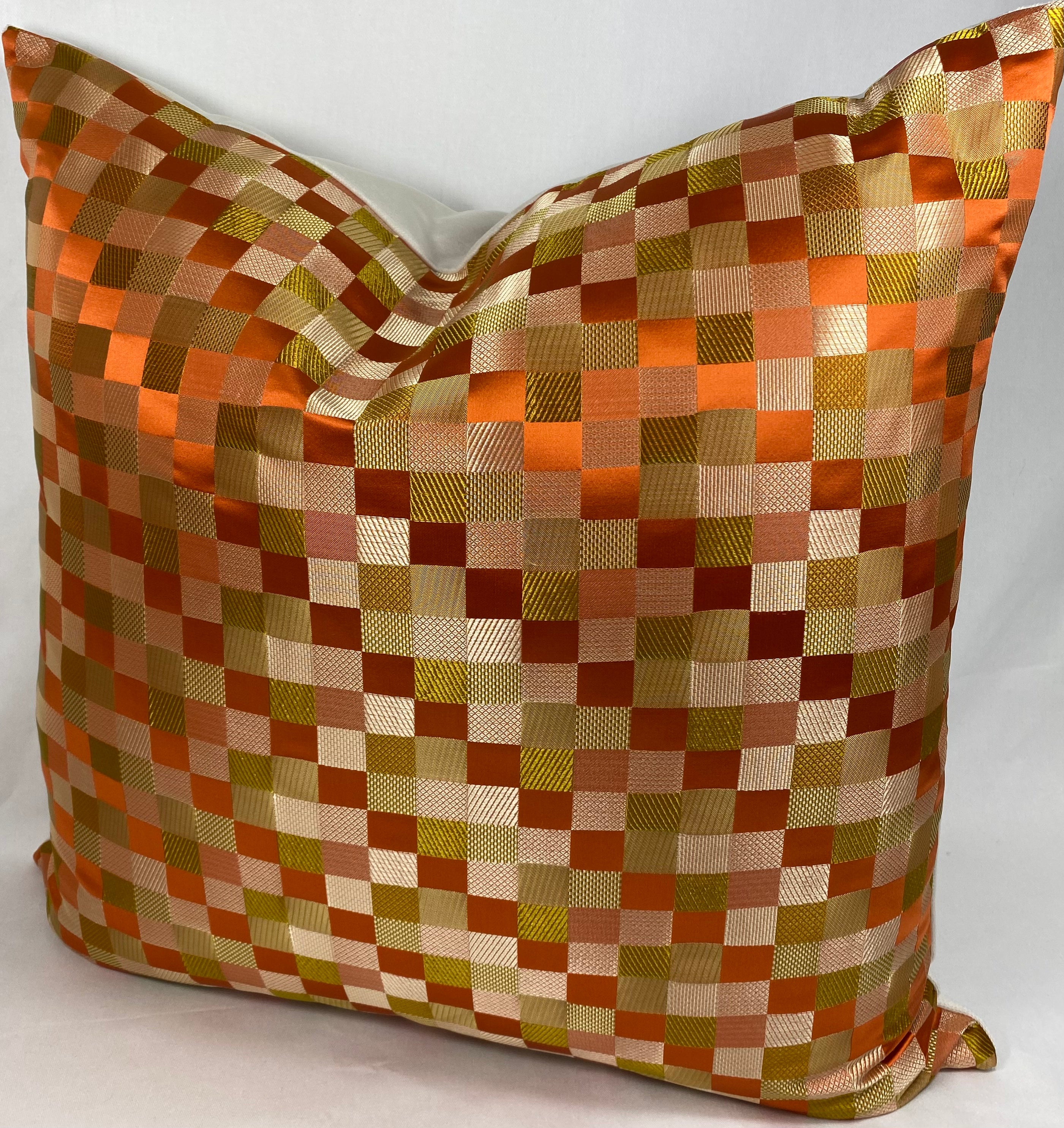 Luxury Pillow – 24" × 24" – Cubit Orange