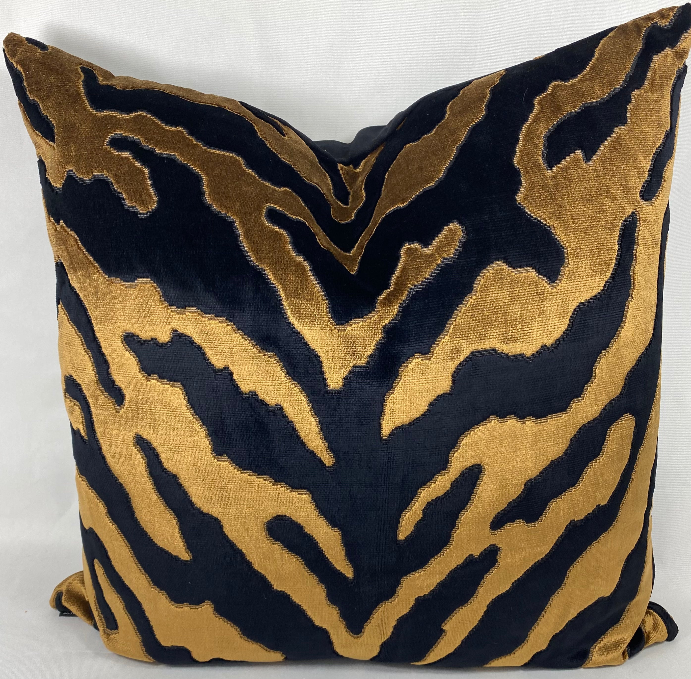 Luxury Pillow – 24" × 24" – Zoolander