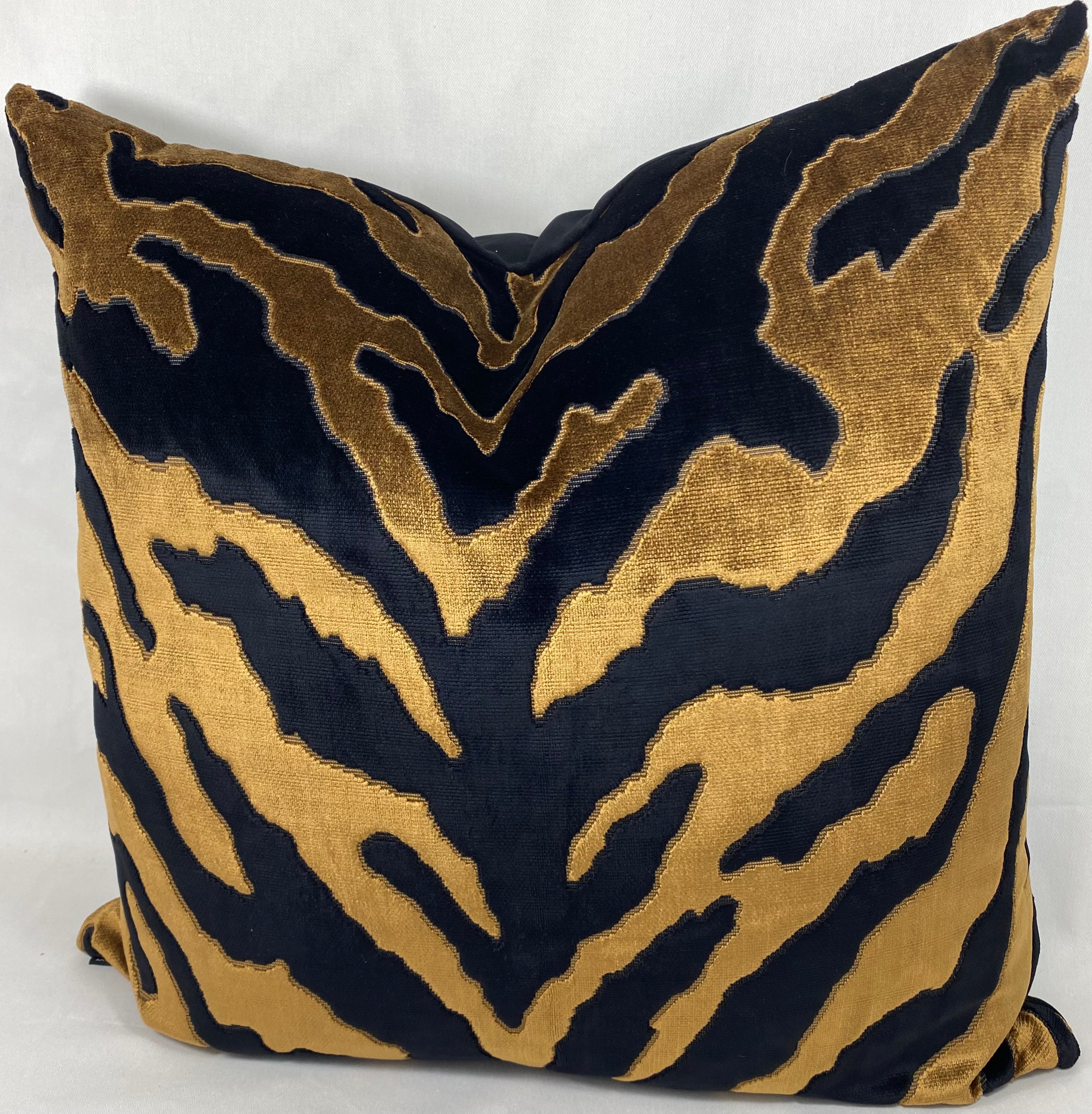 Luxury Pillow – 24" × 24" – Zoolander
