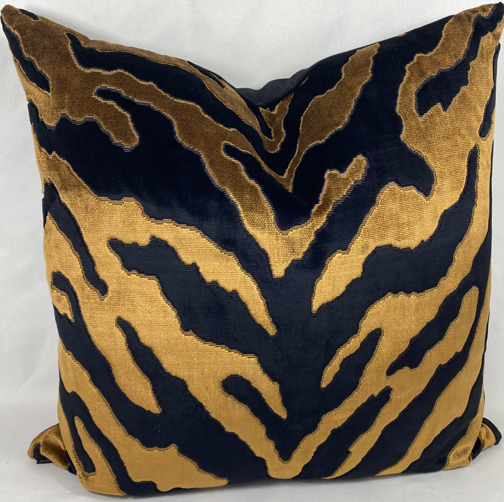 Luxury Pillow – 24" × 24" – Zoolander