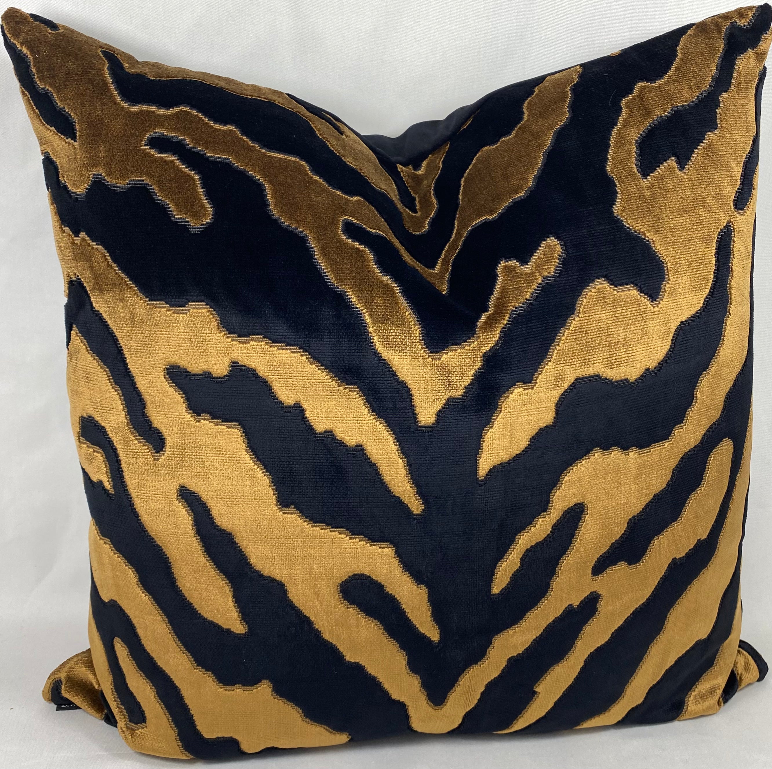 Luxury Pillow – 24" × 24" – Zoolander