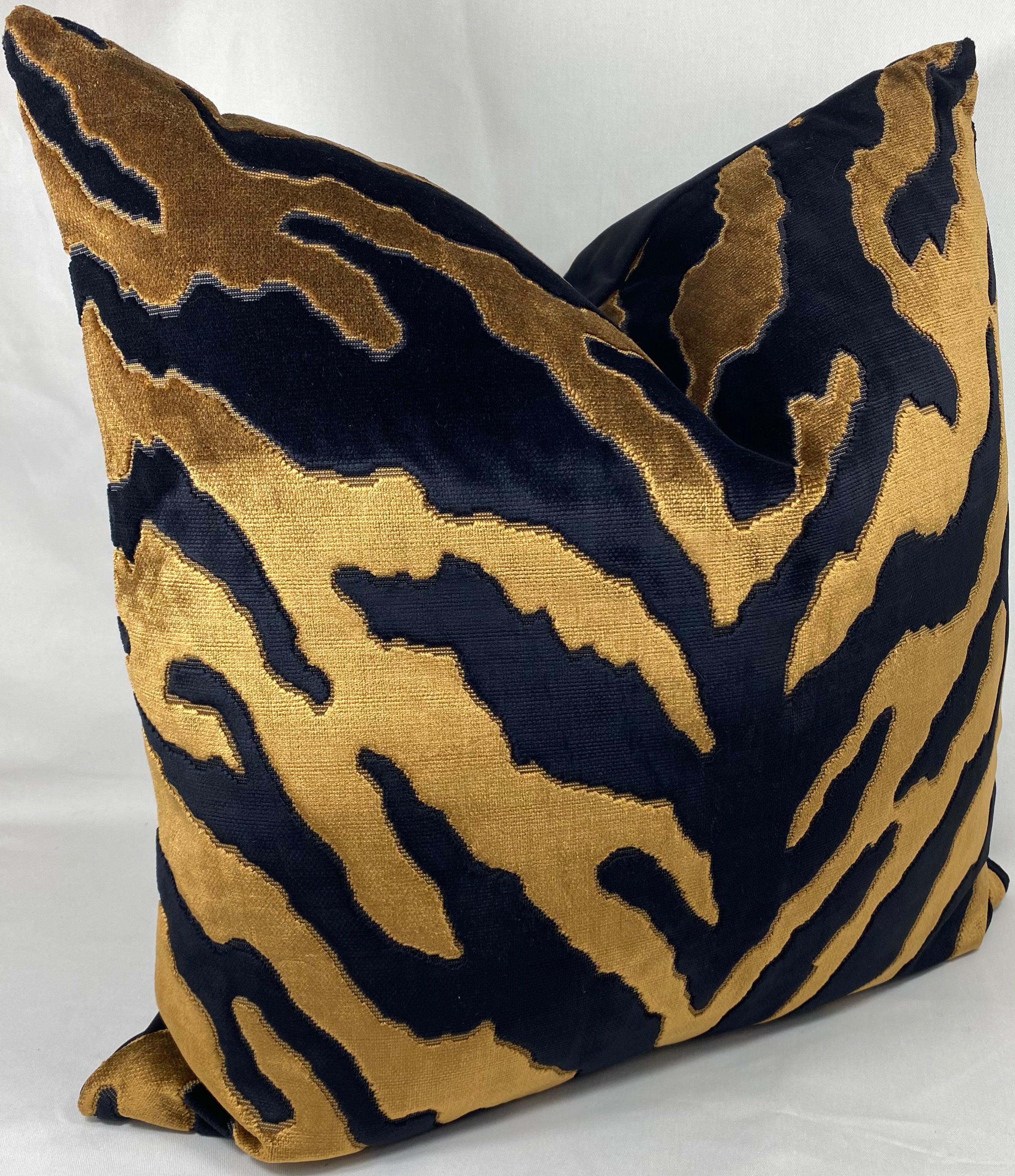 Luxury Pillow – 24" × 24" – Zoolander