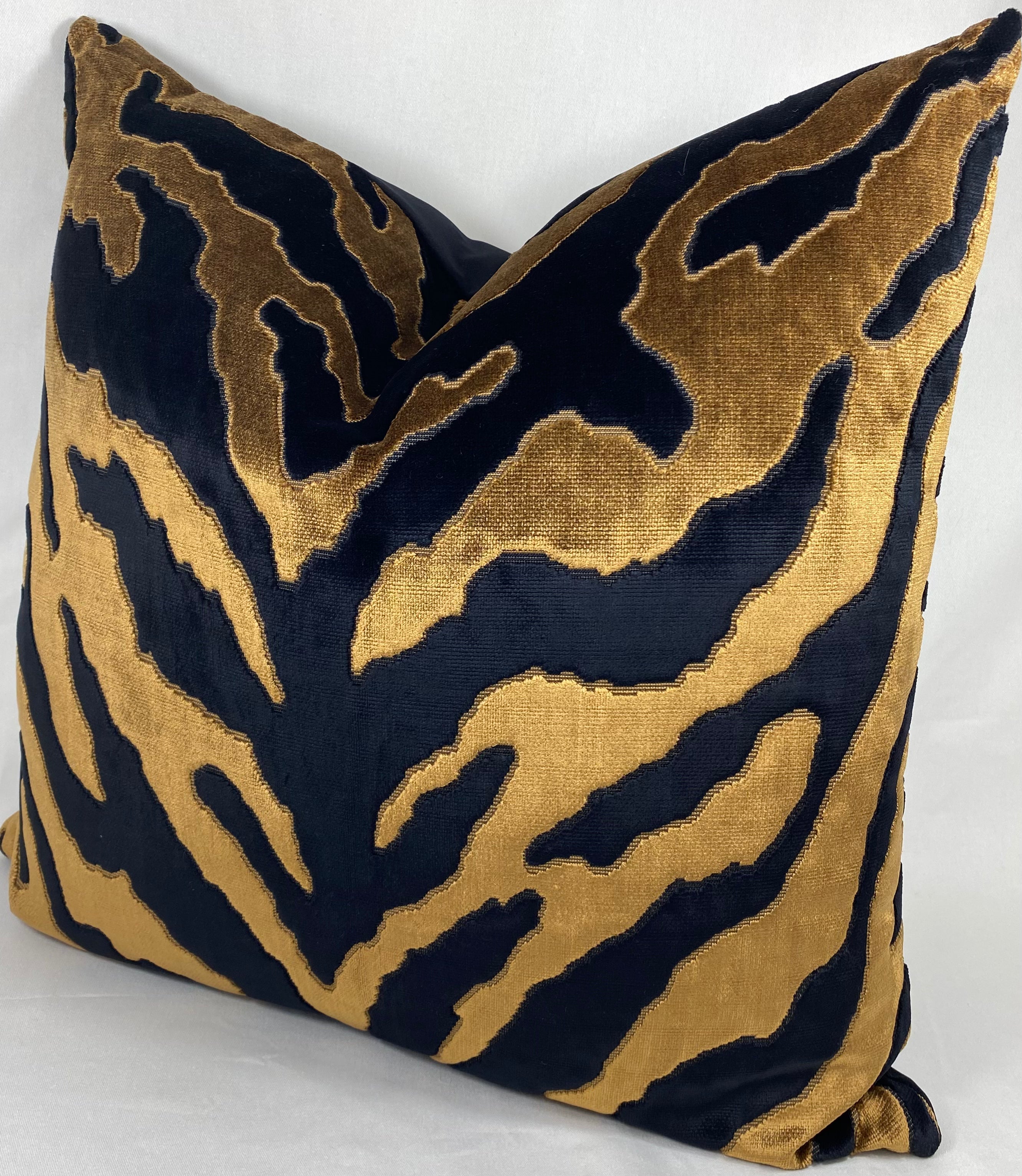 Luxury Pillow – 24" × 24" – Zoolander