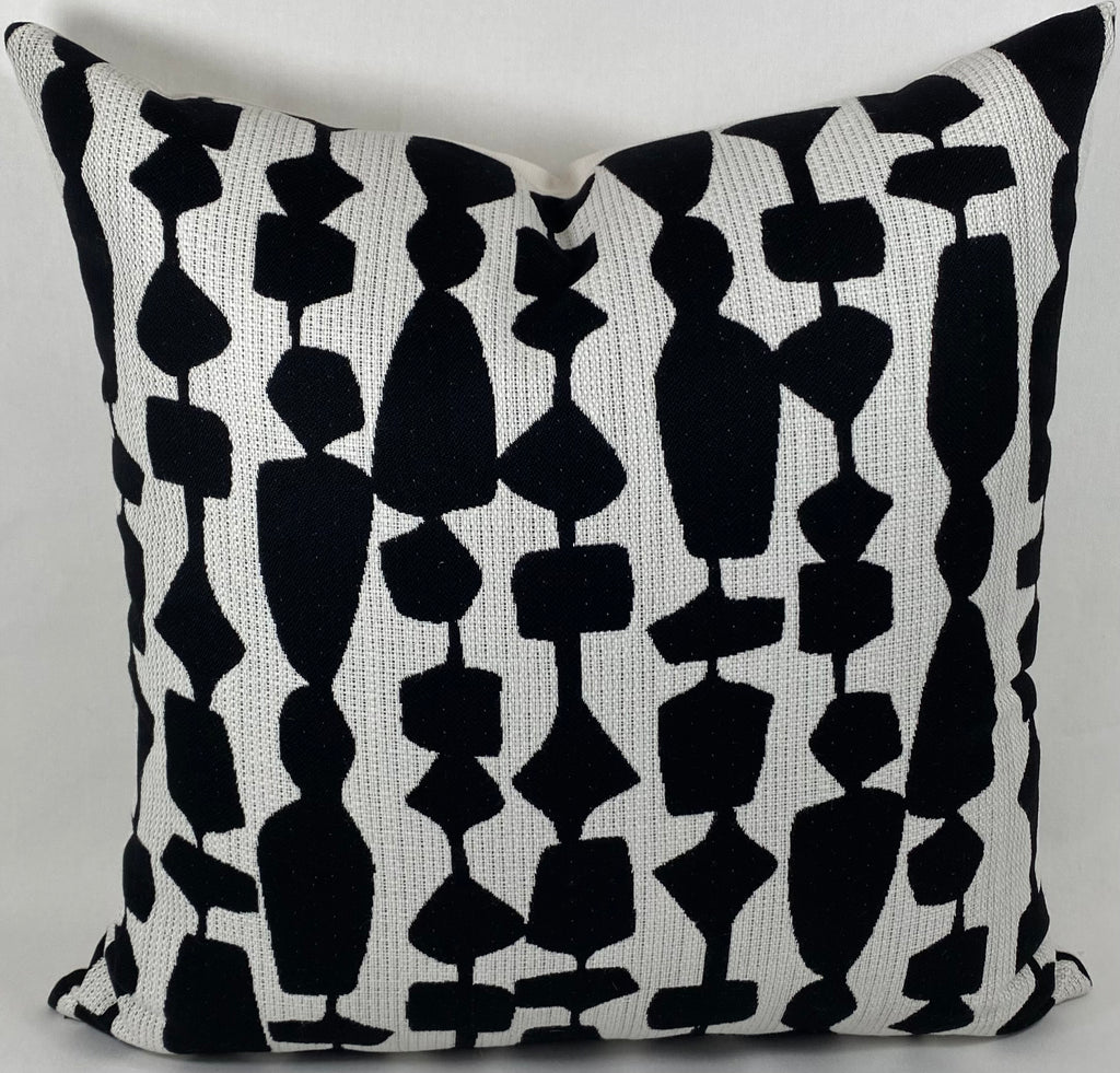 Luxury Outdoor Pillow – 22" × 22" – Freya Black