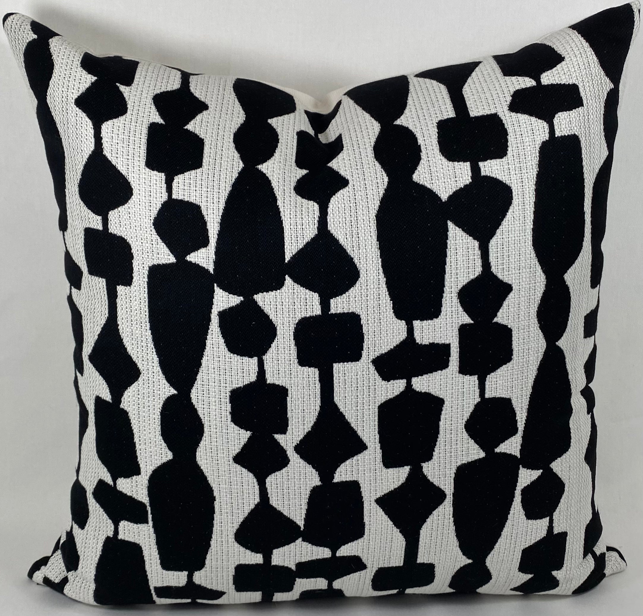 Luxury Outdoor Pillow – 22" × 22" – Freya Black