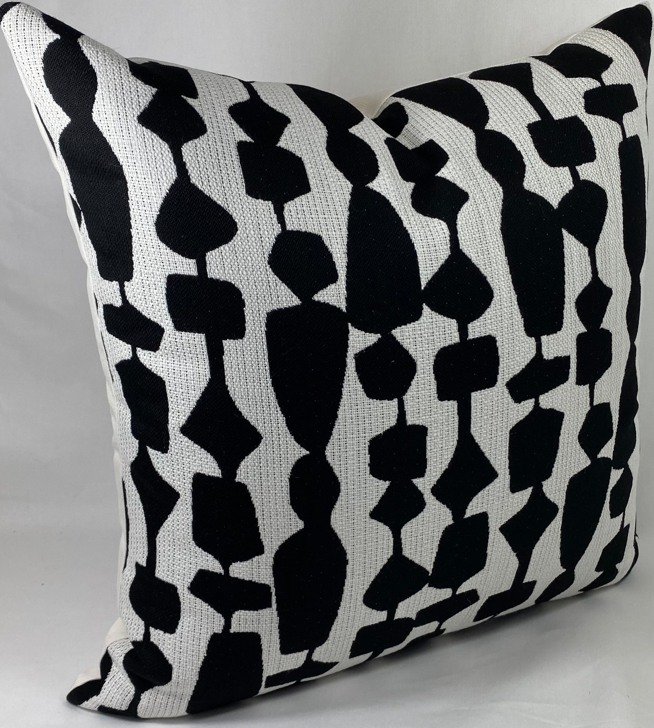 Luxury Outdoor Pillow – 22" × 22" – Freya Black